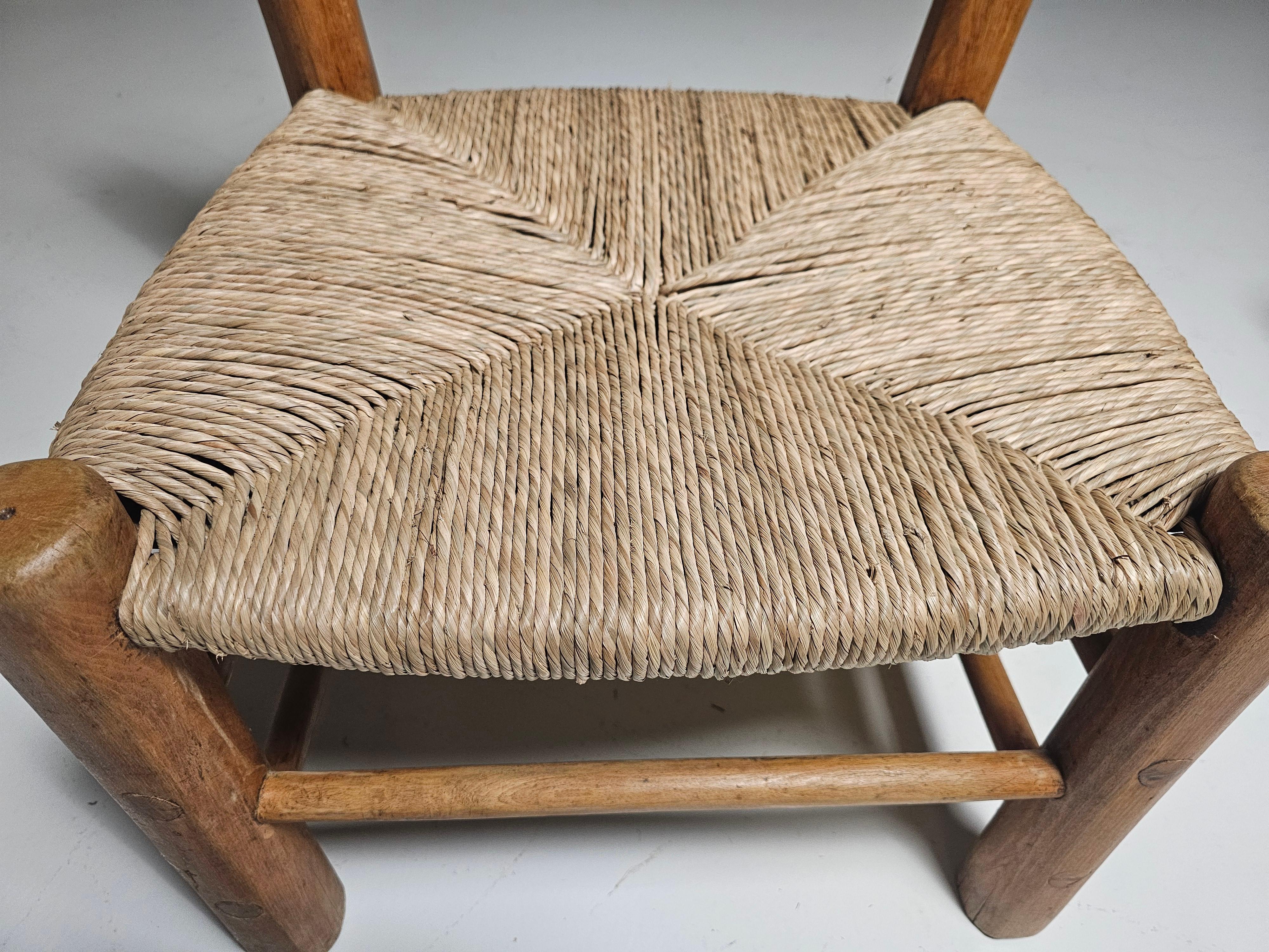 French Rustic Pair of  Low Chairs in Elm Wood and Straw, 1960s For Sale 2