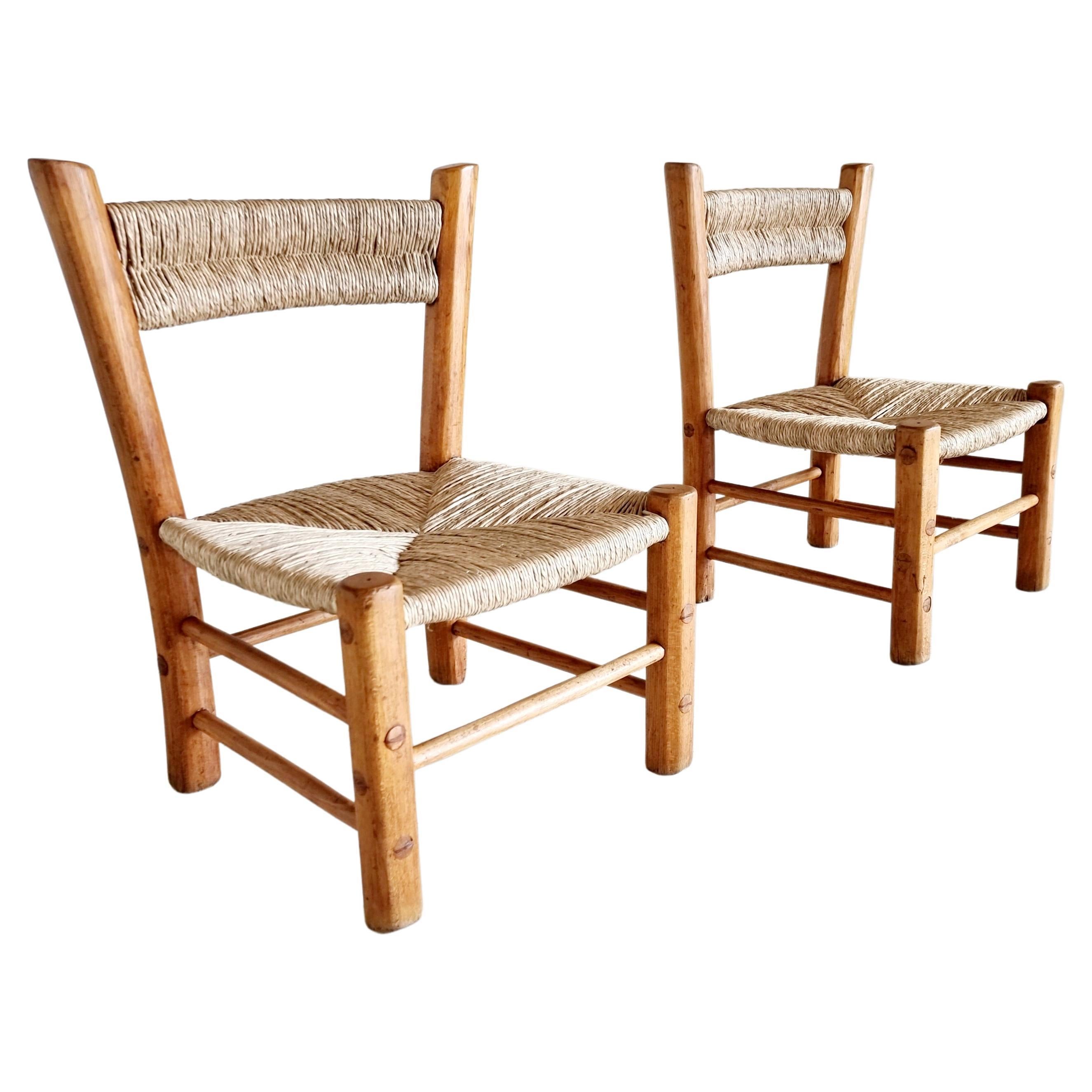 French Rustic Pair of  Low Chairs in Elm Wood and Straw, 1960s For Sale