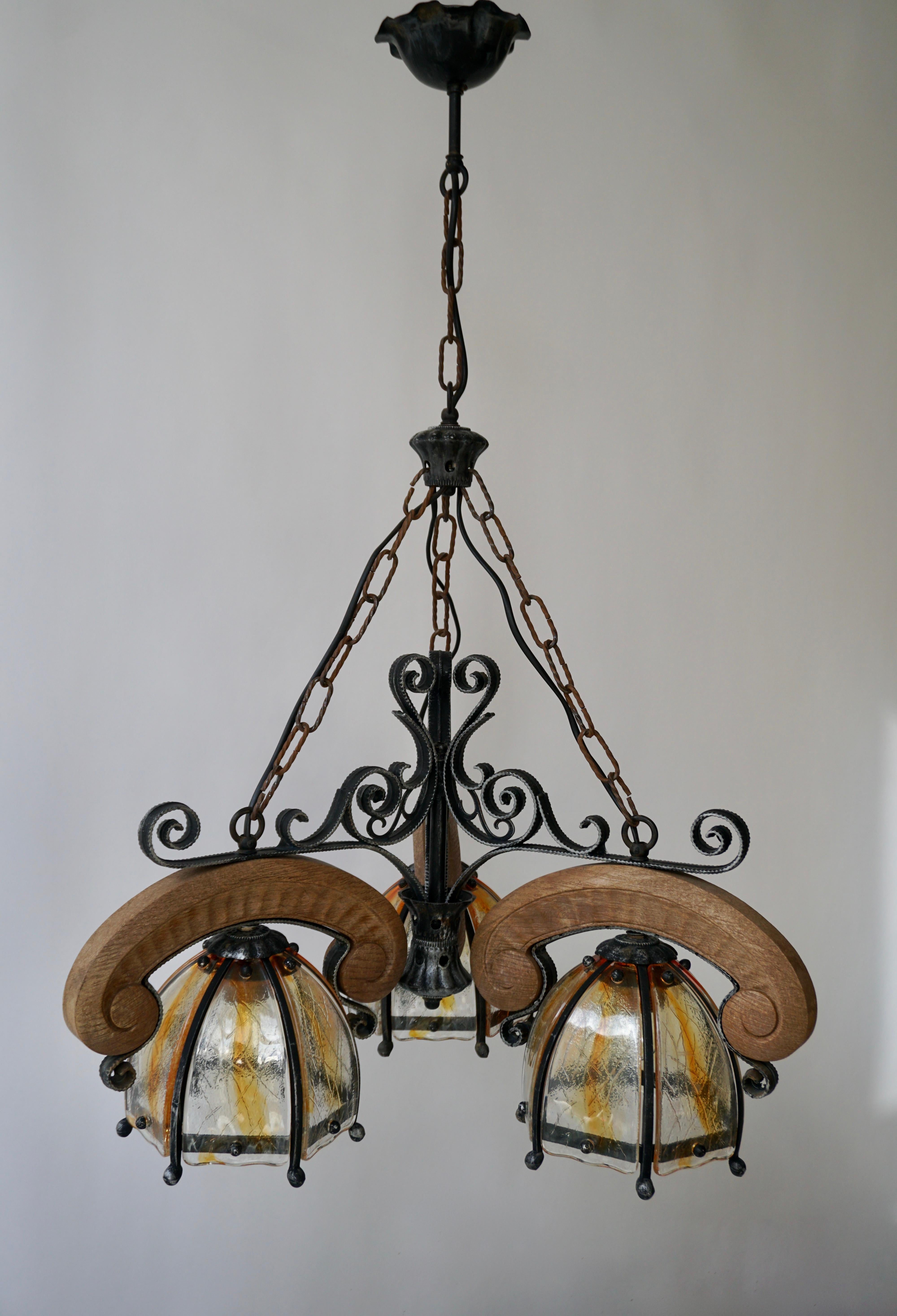 A vintage French three-light rustic wrought iron and wood three arms chandelier with beautiful glass shades.
The light requires three single E27 screw fit lightbulbs (60 Watt max.)

Measures: Diameter 55 cm.
Height fixture 61 cm.
The total