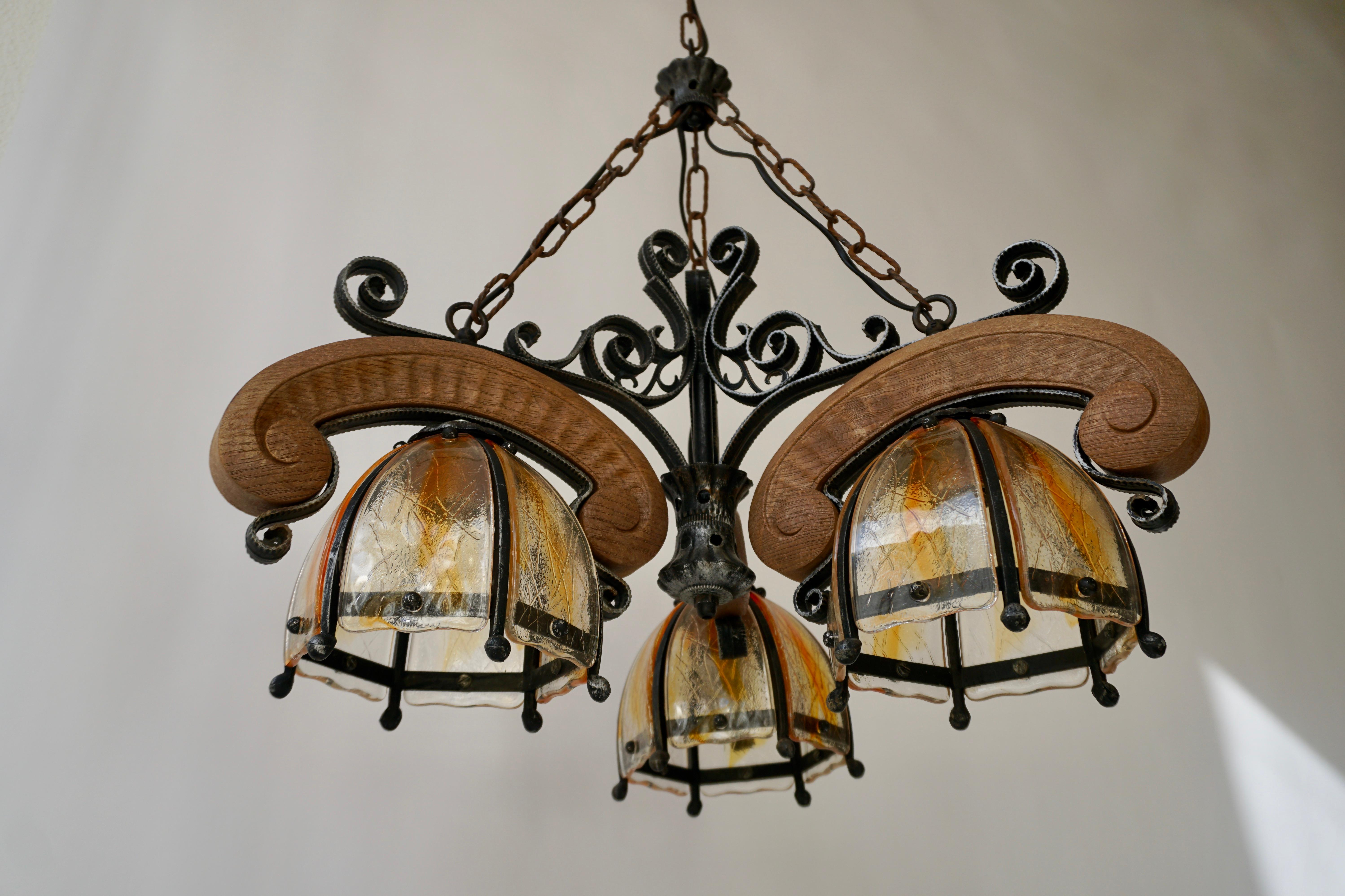 Lampadario rustico francese in Wood e vetro In condizioni buone in vendita a Antwerp, BE