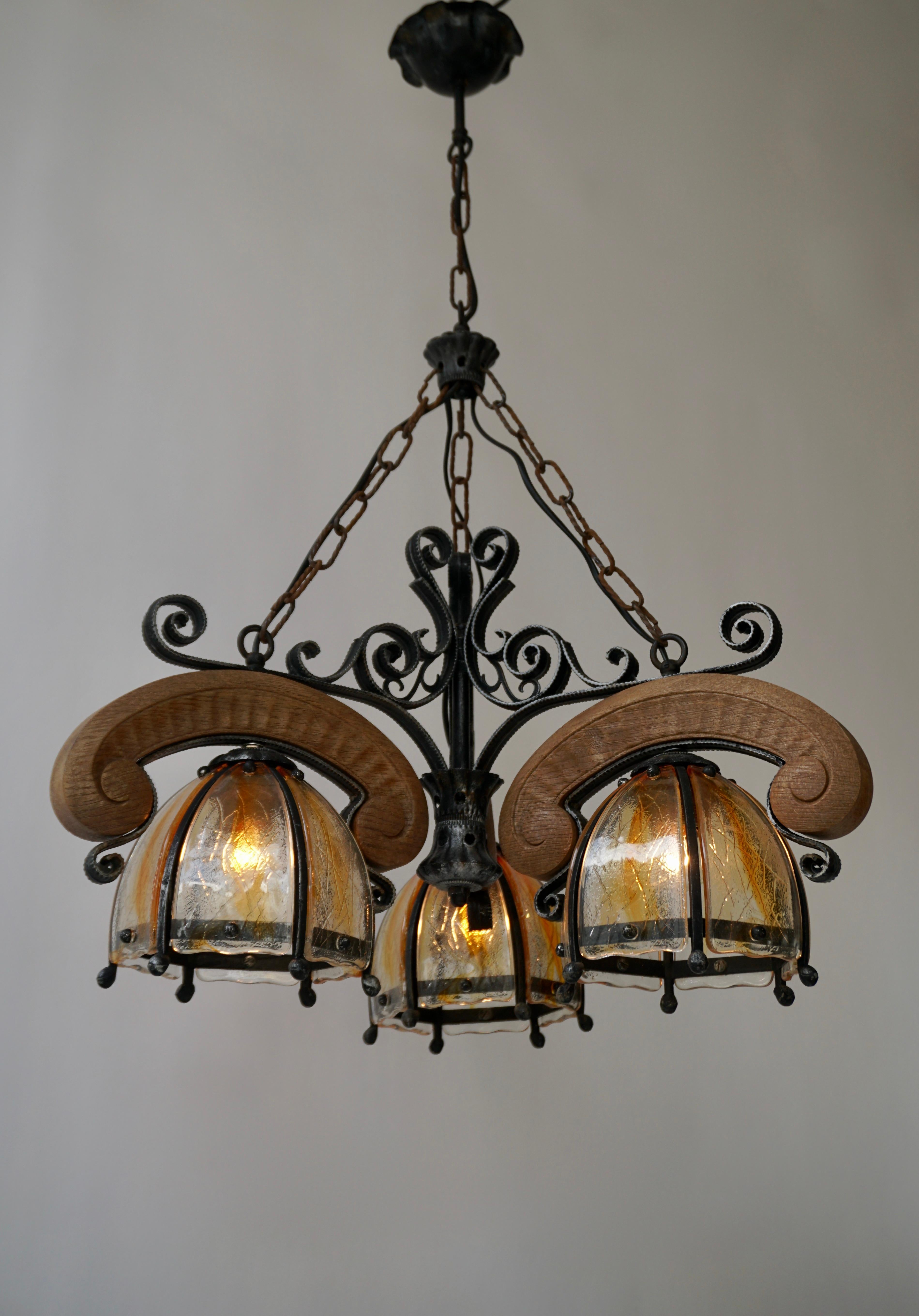 XX secolo Lampadario rustico francese in Wood e vetro in vendita