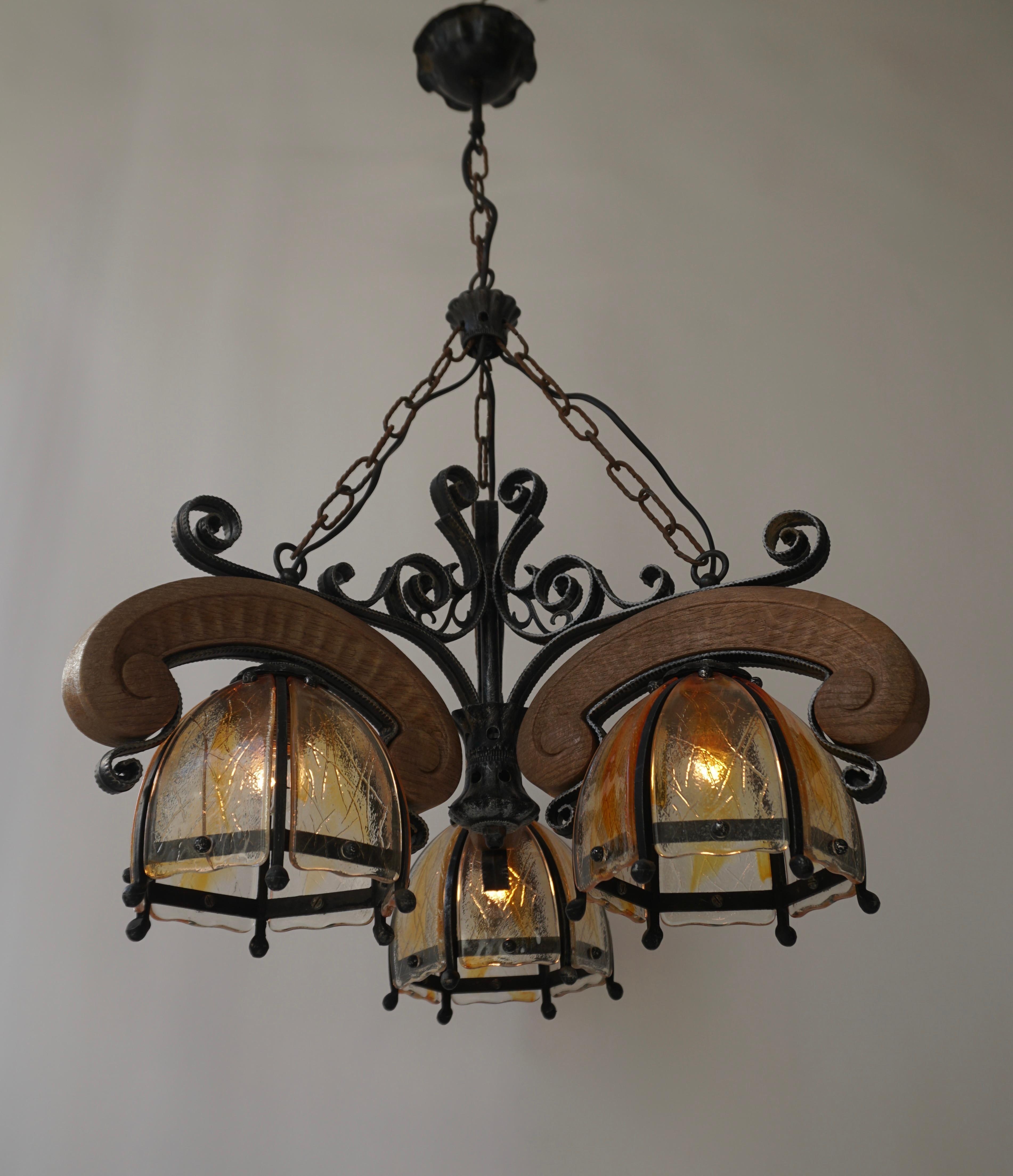 French Rustic Wood and Glass Chandelier In Good Condition For Sale In Antwerp, BE