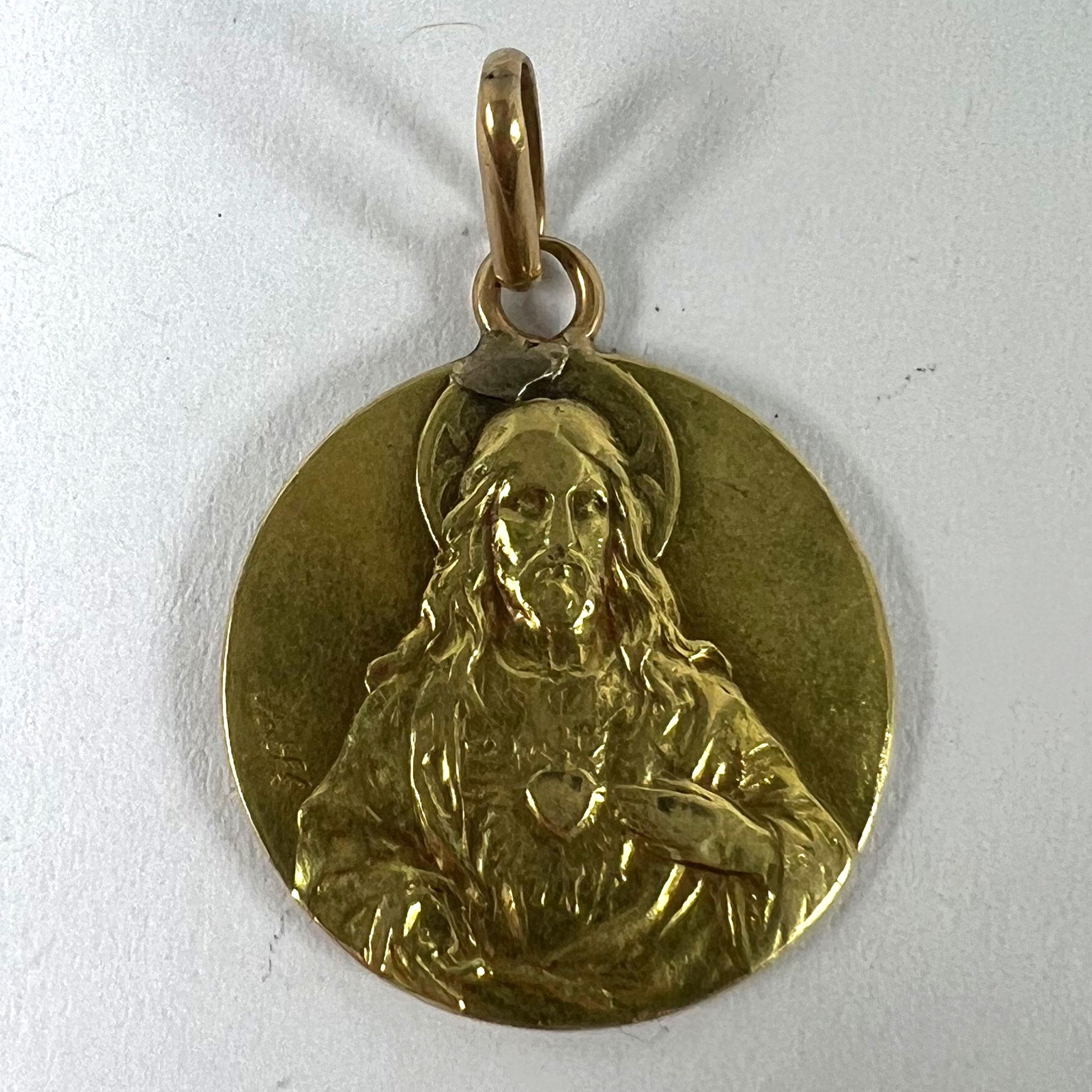 Pendentif Médaille en or jaune 18K du Sacré-Cœur de la Madonna & Child en vente 7