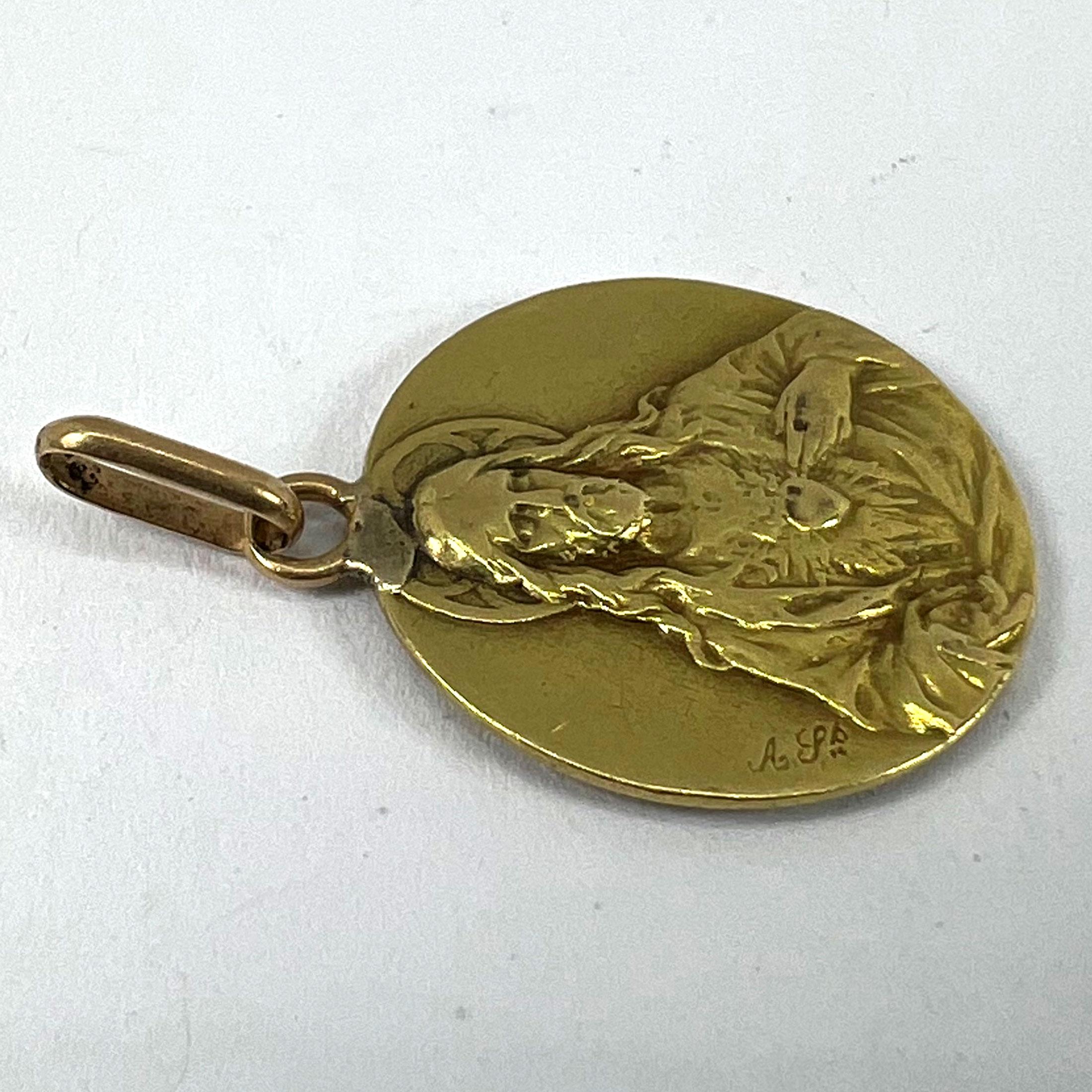 Pendentif Médaille en or jaune 18K du Sacré-Cœur de la Madonna & Child en vente 10