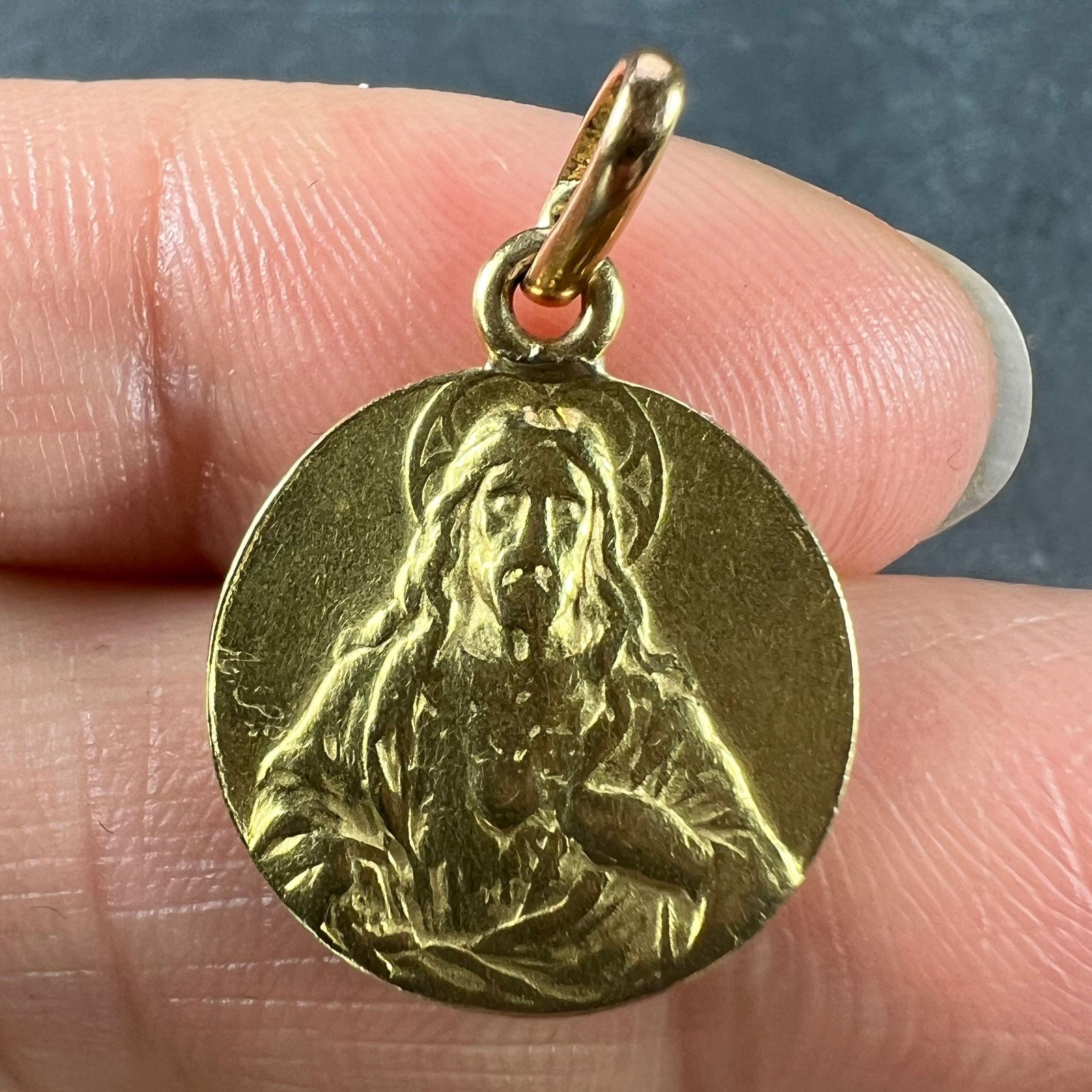 French Sacred Heart Madonna and Child 18K Yellow Gold Medal Pendant In Fair Condition For Sale In London, GB