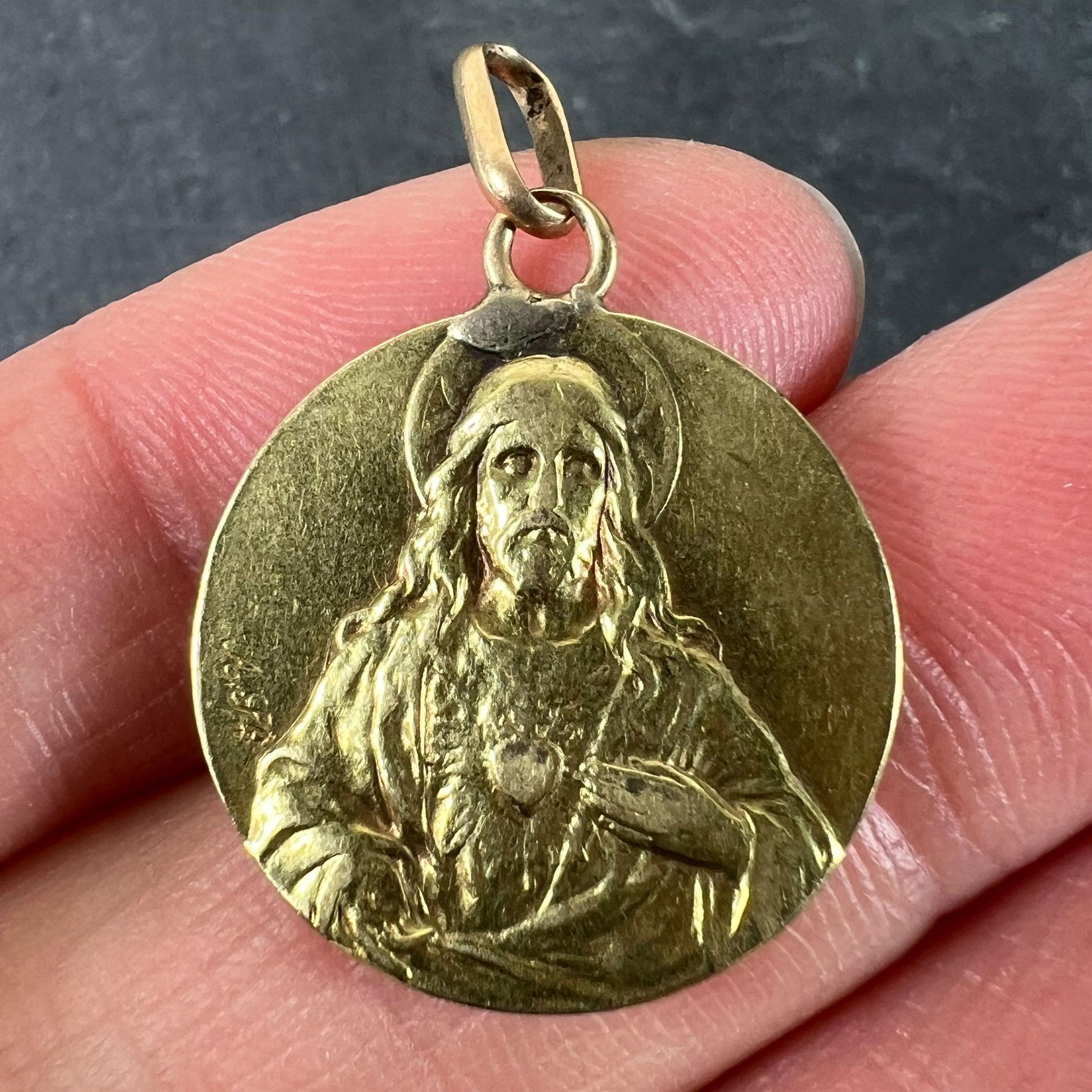 Pendentif Médaille en or jaune 18K du Sacré-Cœur de la Madonna & Child en vente 1