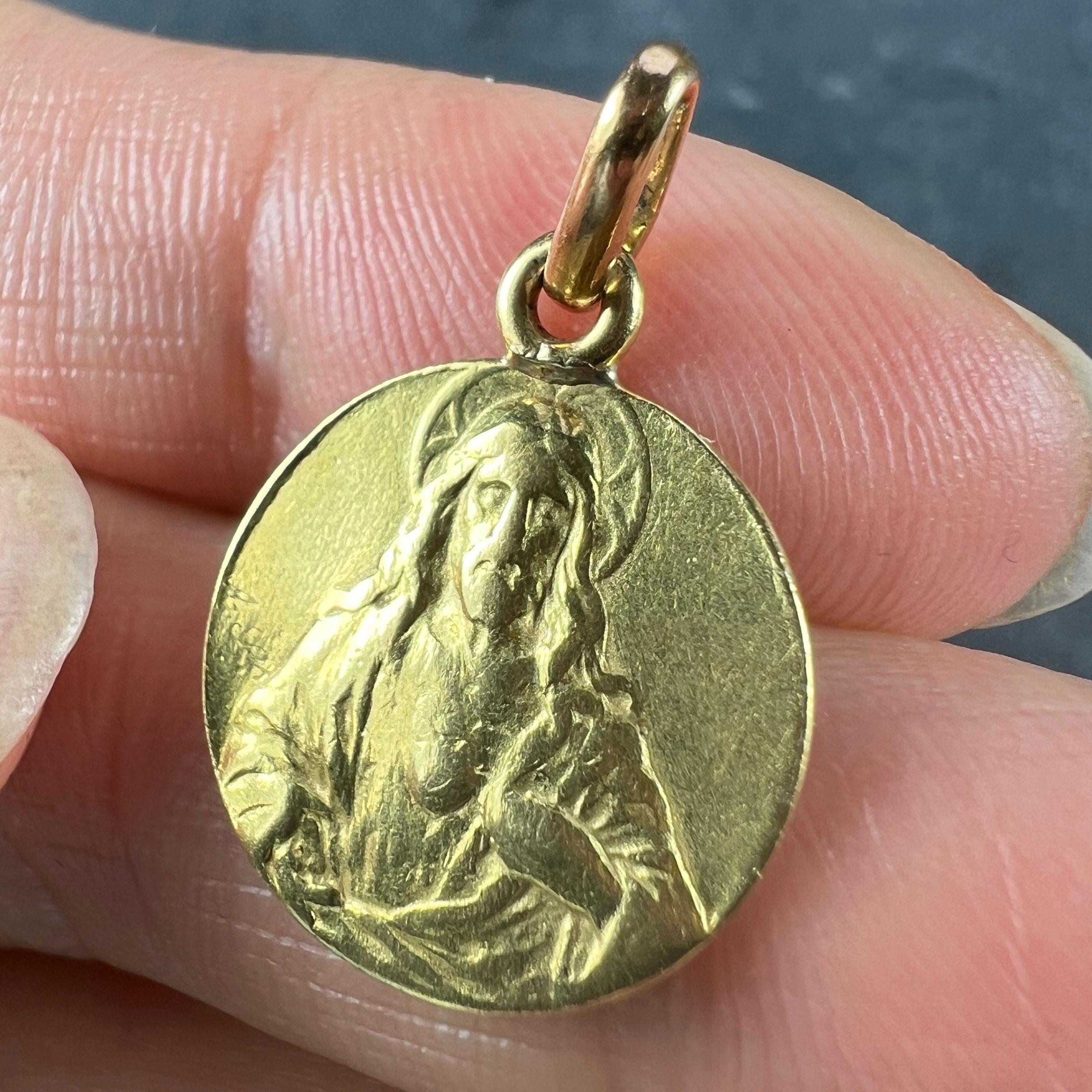 Women's or Men's French Sacred Heart Madonna and Child 18K Yellow Gold Medal Pendant For Sale