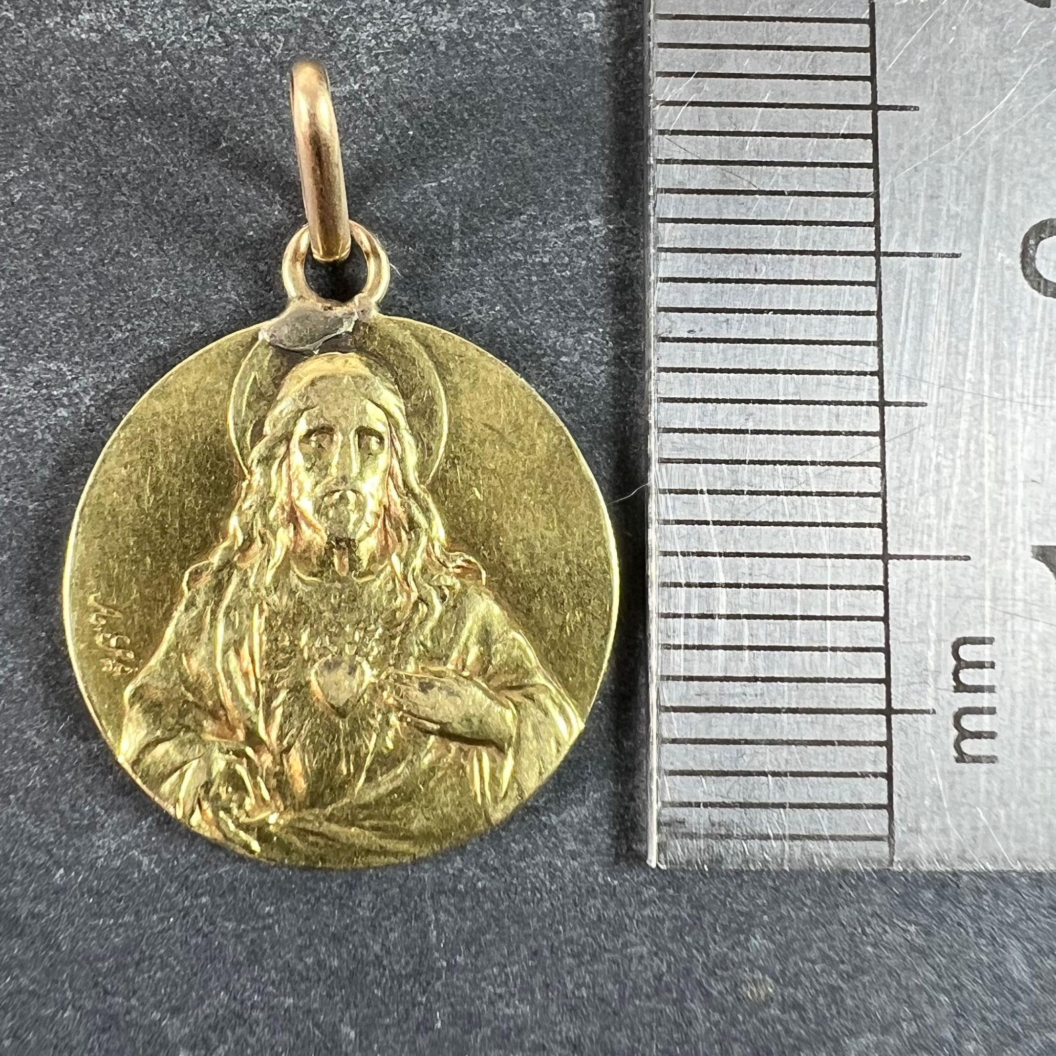 Pendentif Médaille en or jaune 18K du Sacré-Cœur de la Madonna & Child en vente 5