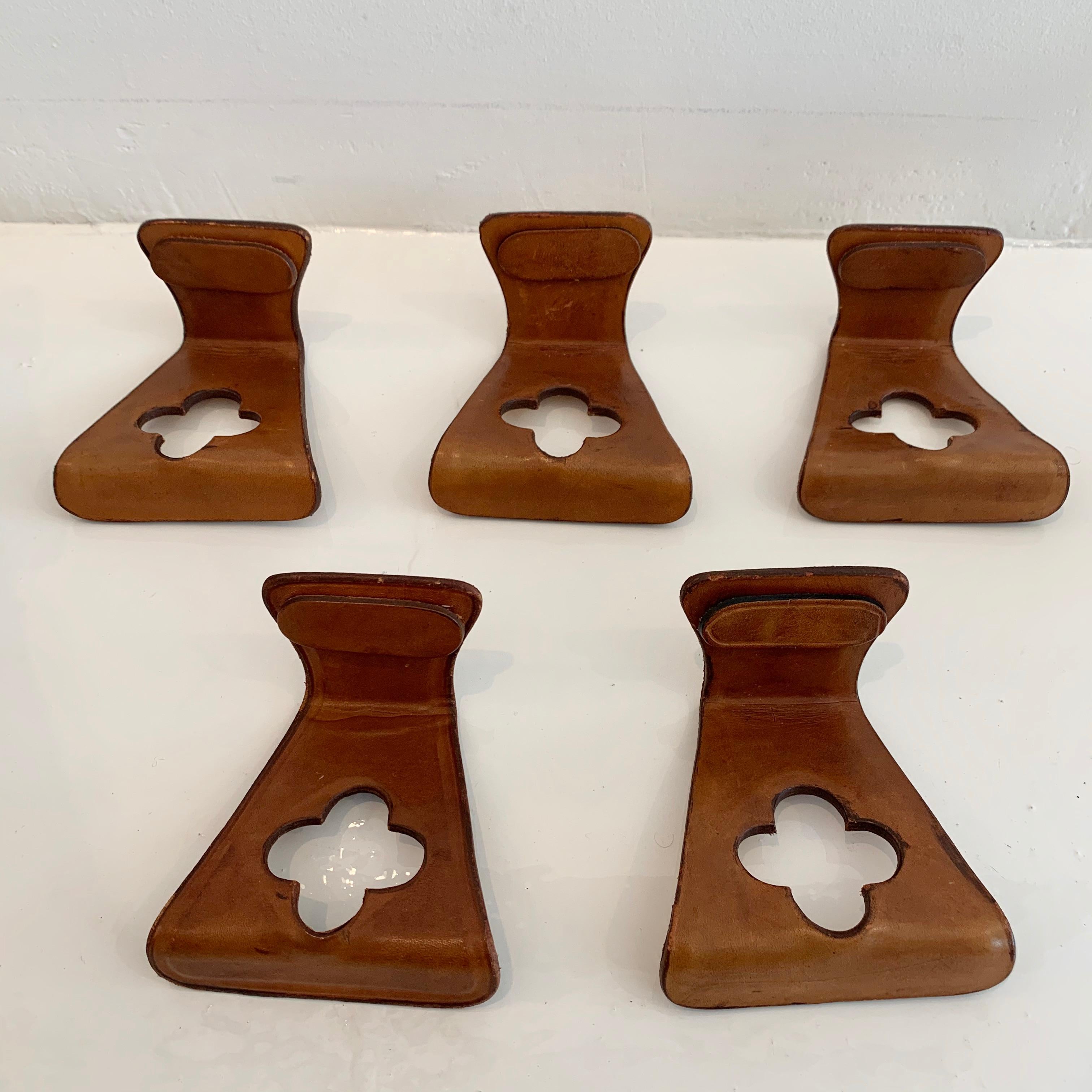 French Saddle Leather Hooks In Good Condition For Sale In Los Angeles, CA