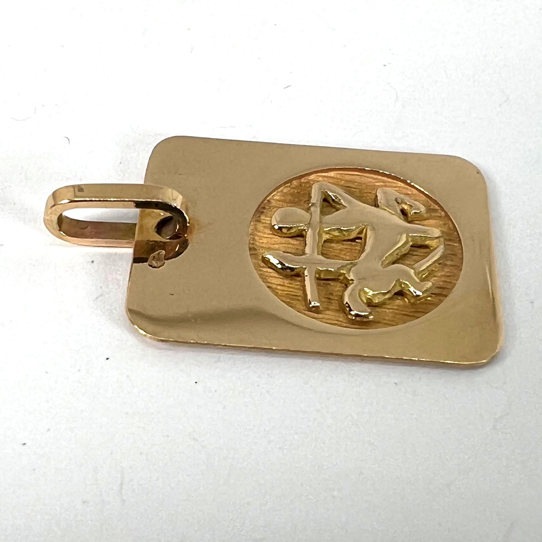 Pendentif médaille à breloques en or jaune 18K signe astrologique du Sagittaire français en vente 9