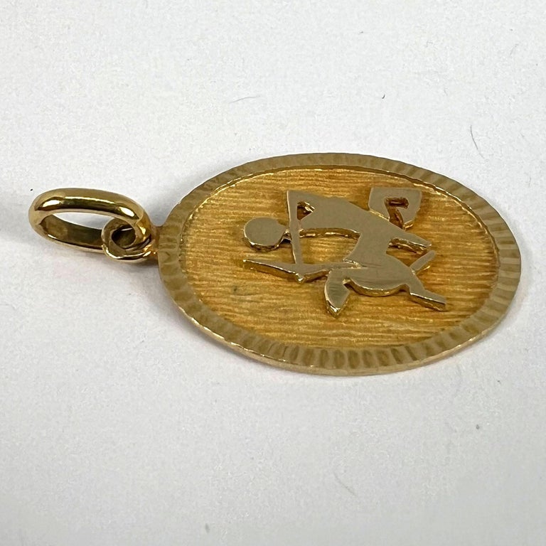 Pendentif médaille à breloques en or jaune 18K signe astrologique du Sagittaire français - En vente sur France