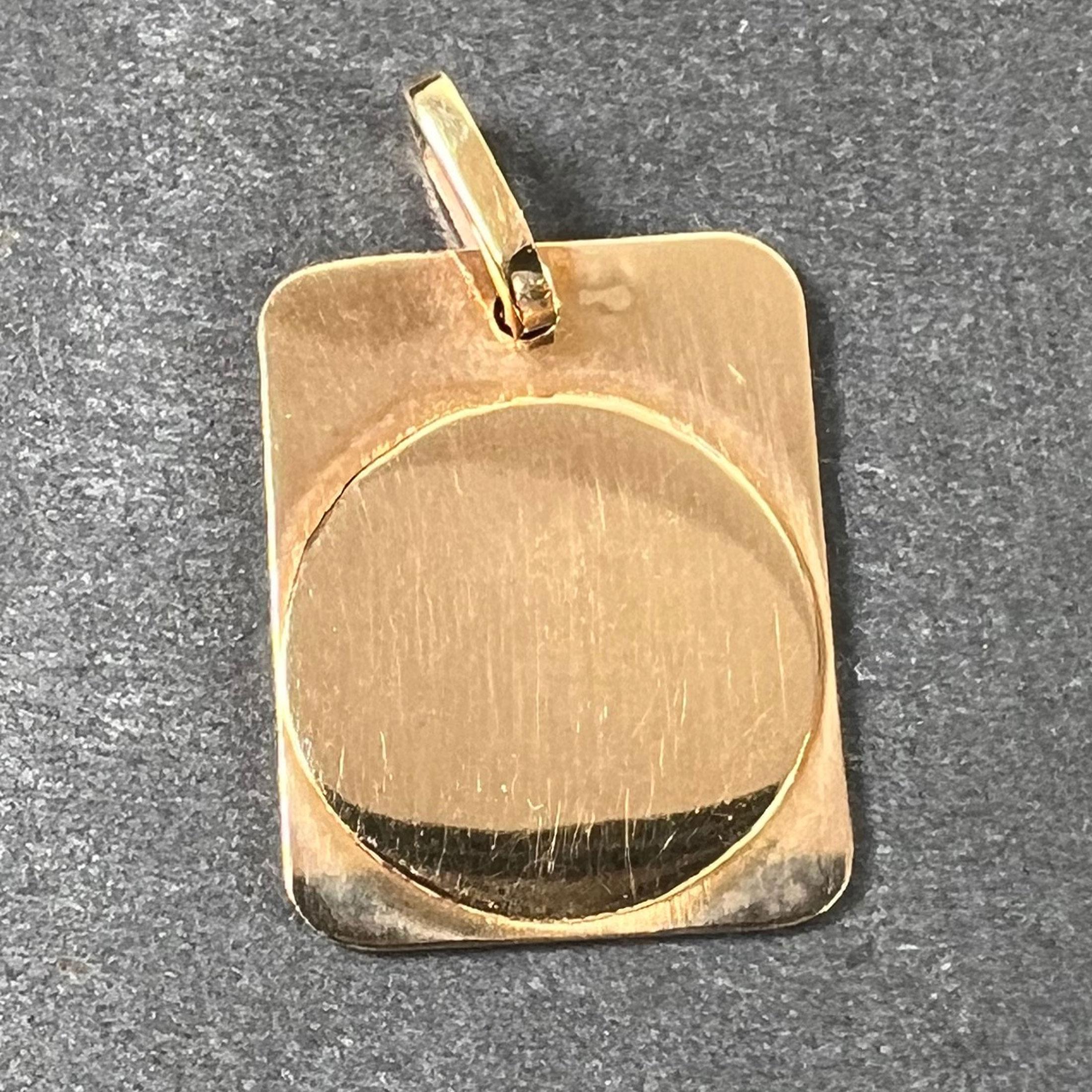 Pendentif médaille à breloques en or jaune 18K signe astrologique du Sagittaire français Bon état - En vente à London, GB