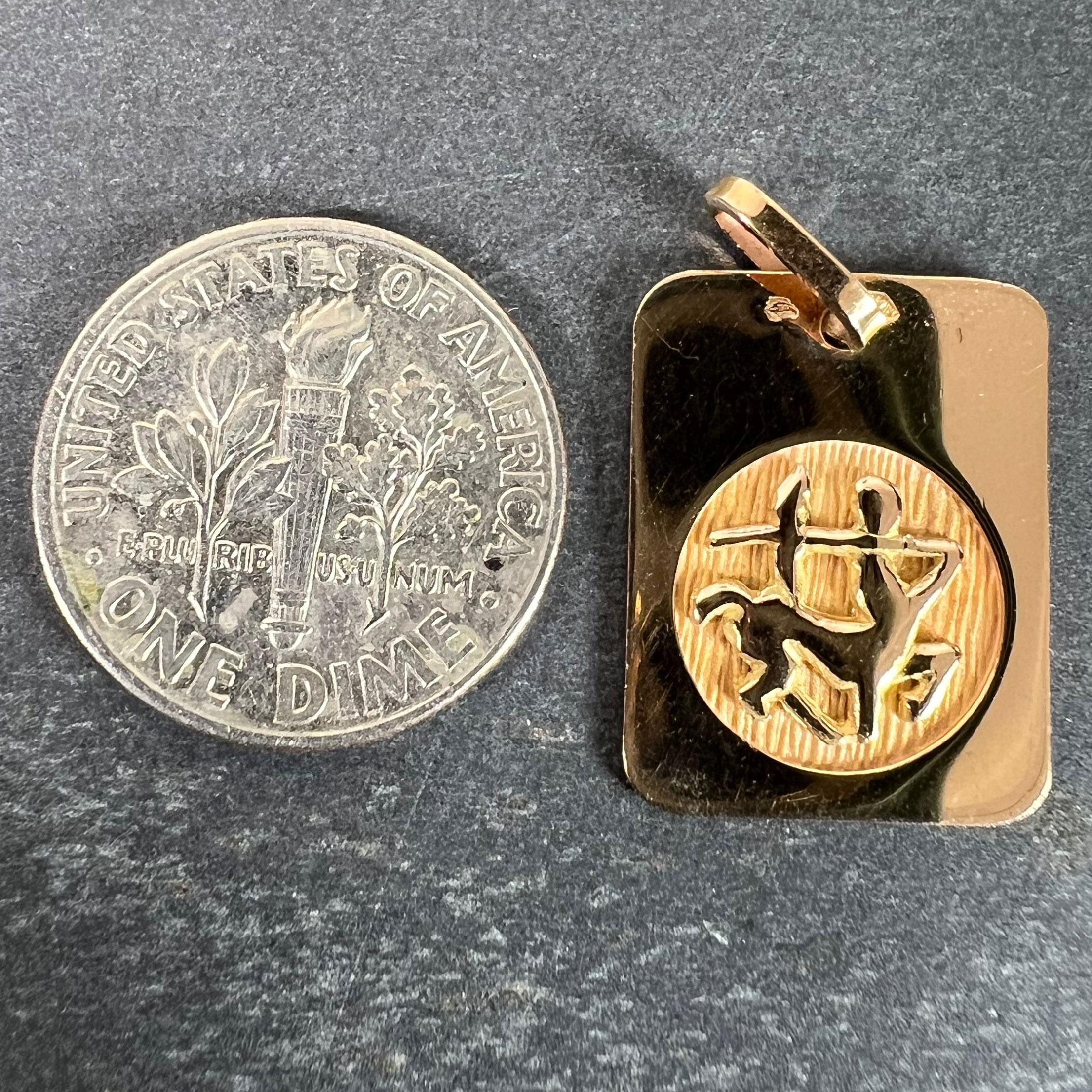 Pendentif médaille à breloques en or jaune 18K signe astrologique du Sagittaire français en vente 5