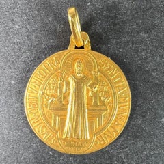 Colgante con medalla de oro amarillo de 18 quilates de San Benito francés