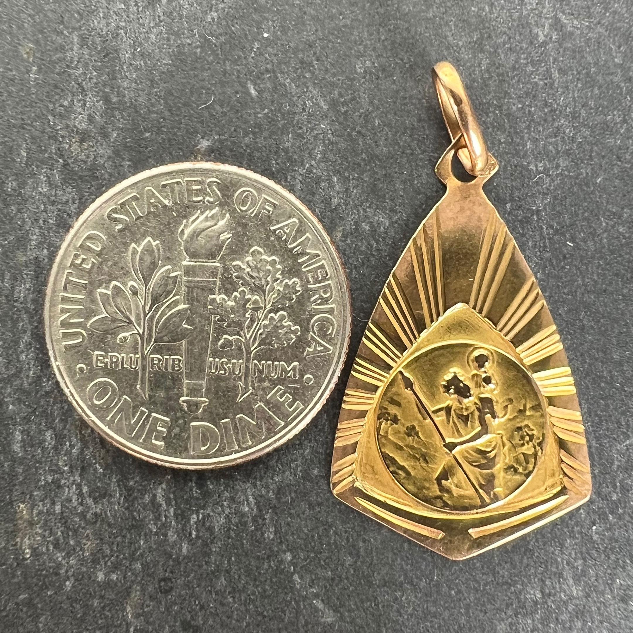 French Saint Christopher 18K Yellow Gold Charm Pendant Medal en venta 7