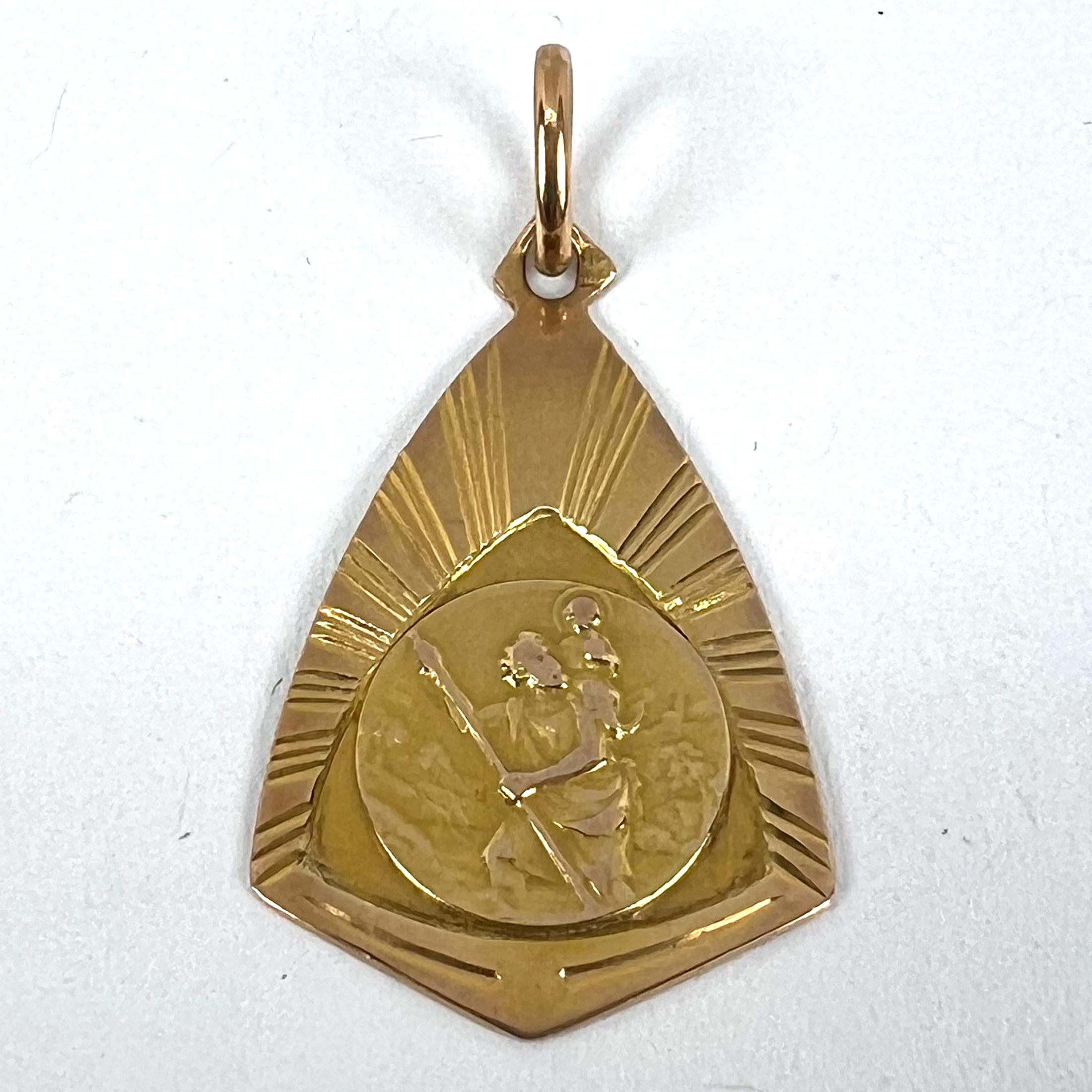 French Saint Christopher 18K Yellow Gold Charm Pendant Medal en venta 9