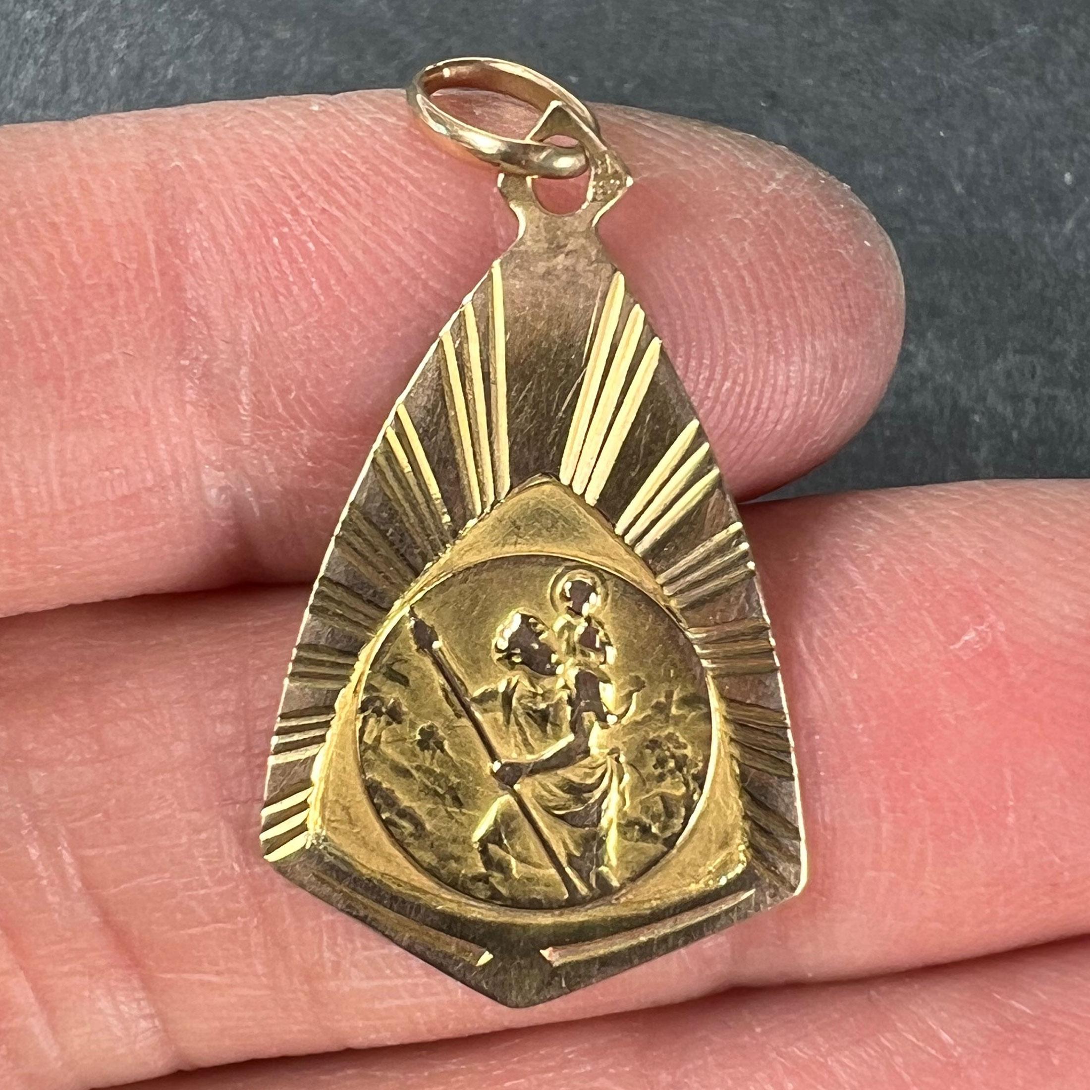 French Saint Christopher 18K Yellow Gold Charm Pendant Medal en venta 1