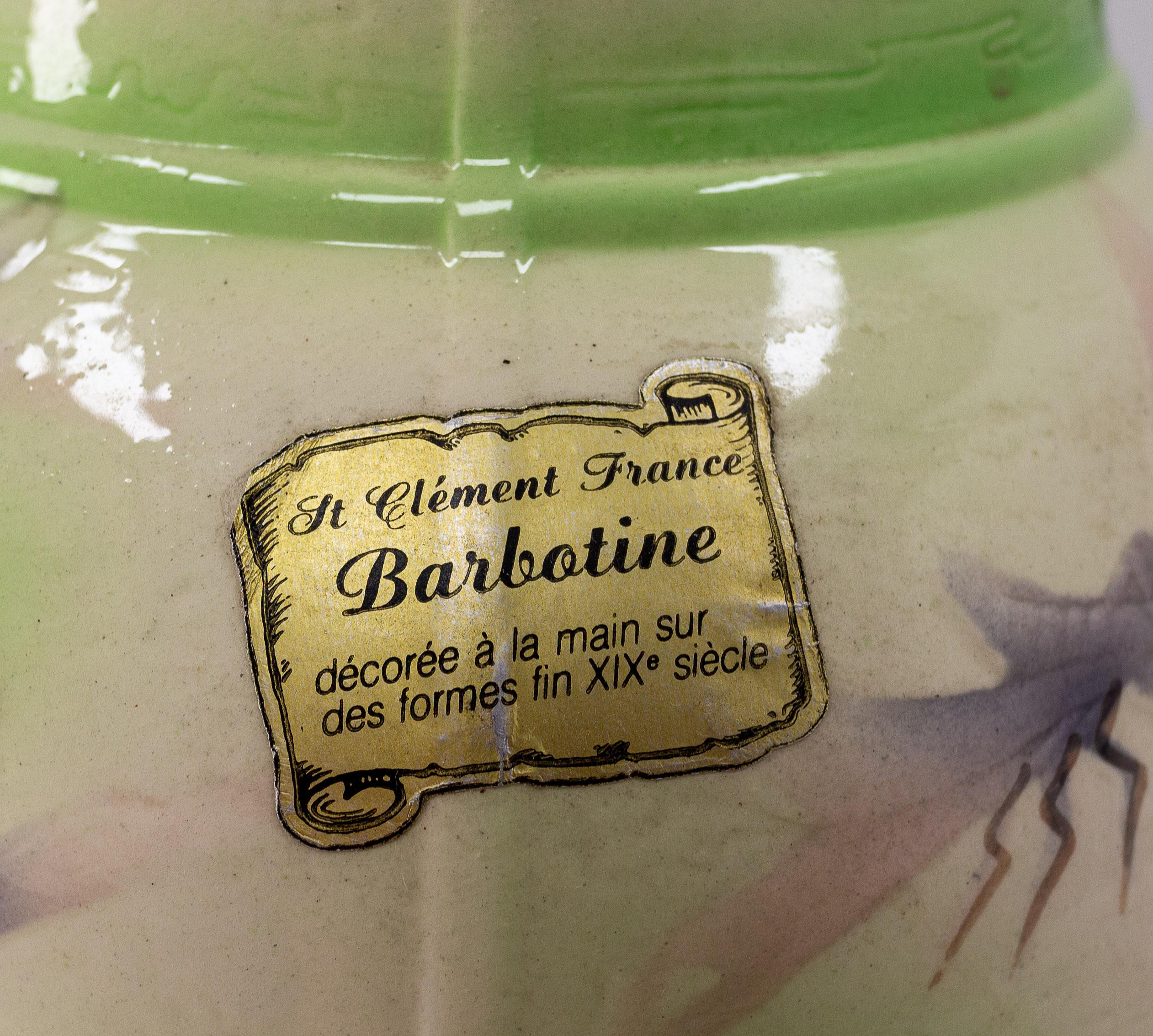 Faïence Pichet barbotine français en ciment Saint Clment avec canards, milieu du siècle dernier en vente