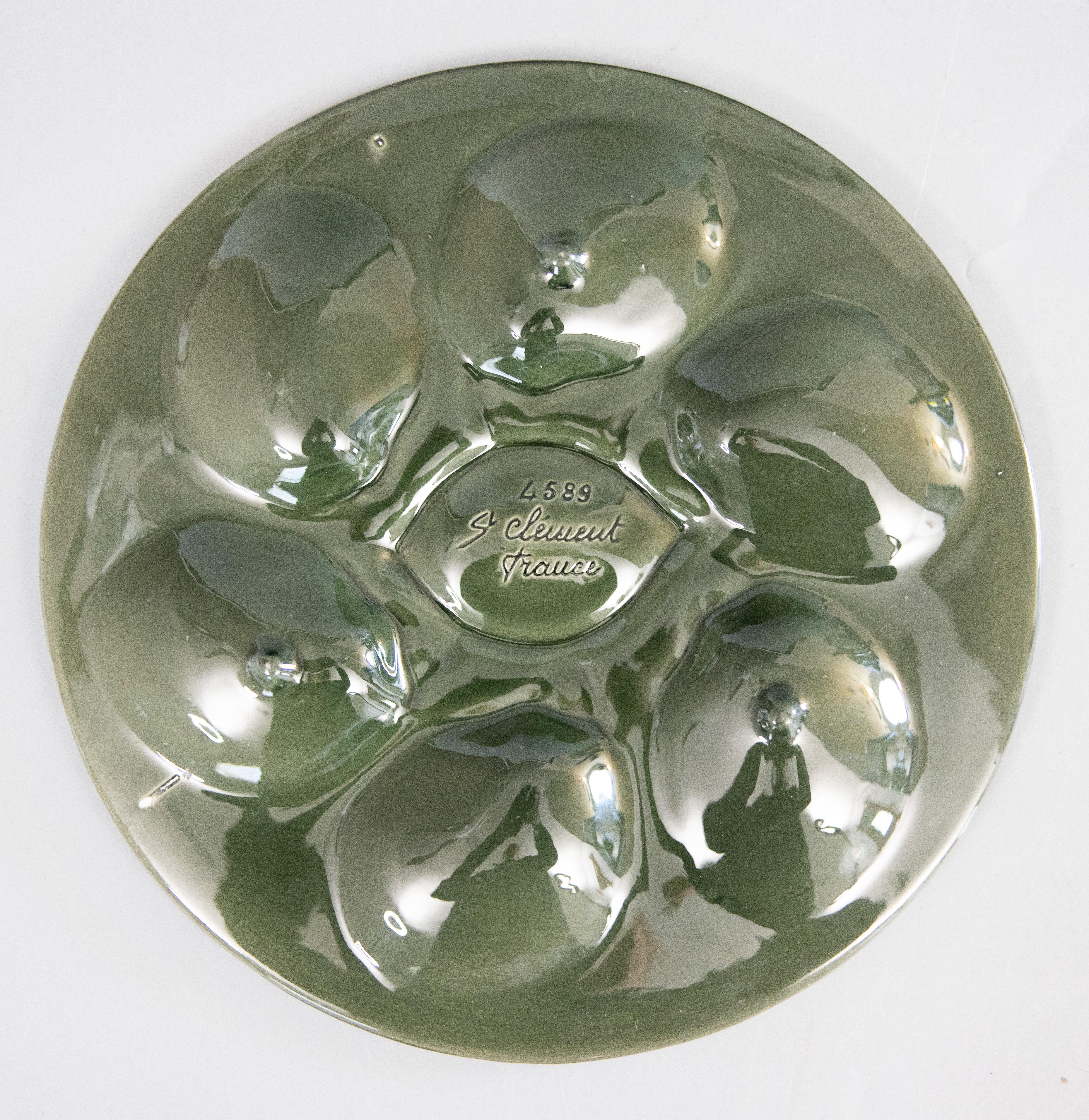 Assiette à huîtres en majolique verte et jaune de Saint Clément, c. 1930 Bon état - En vente à Pearland, TX