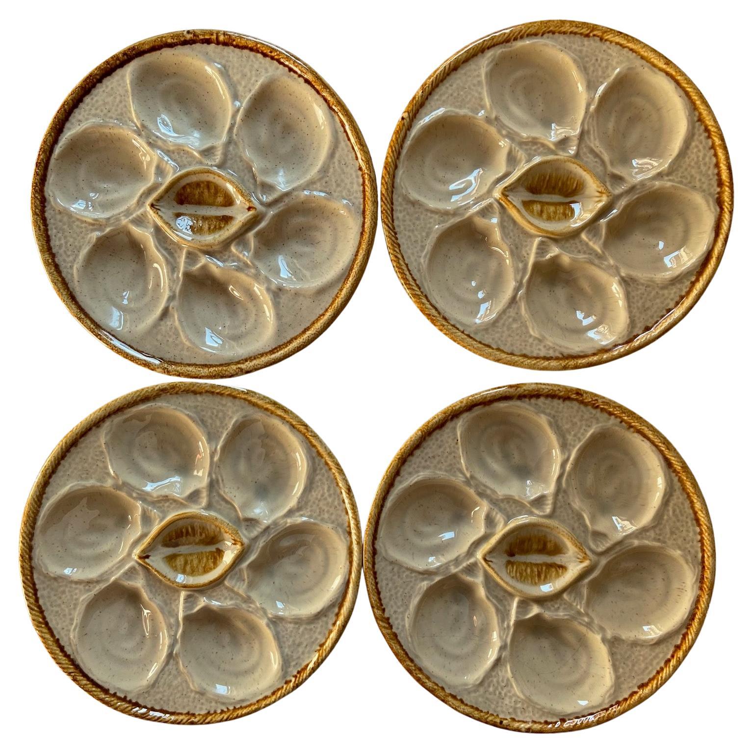 Assiettes à huîtres en majolique de Saint Clément, 1960, lot de 4 en vente