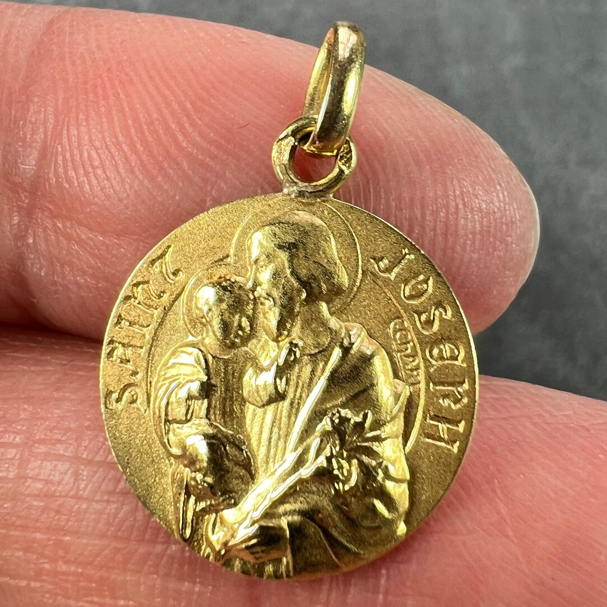 French Saint Joseph and Jesus 18K Yellow Gold Medal Pendant For Sale 1