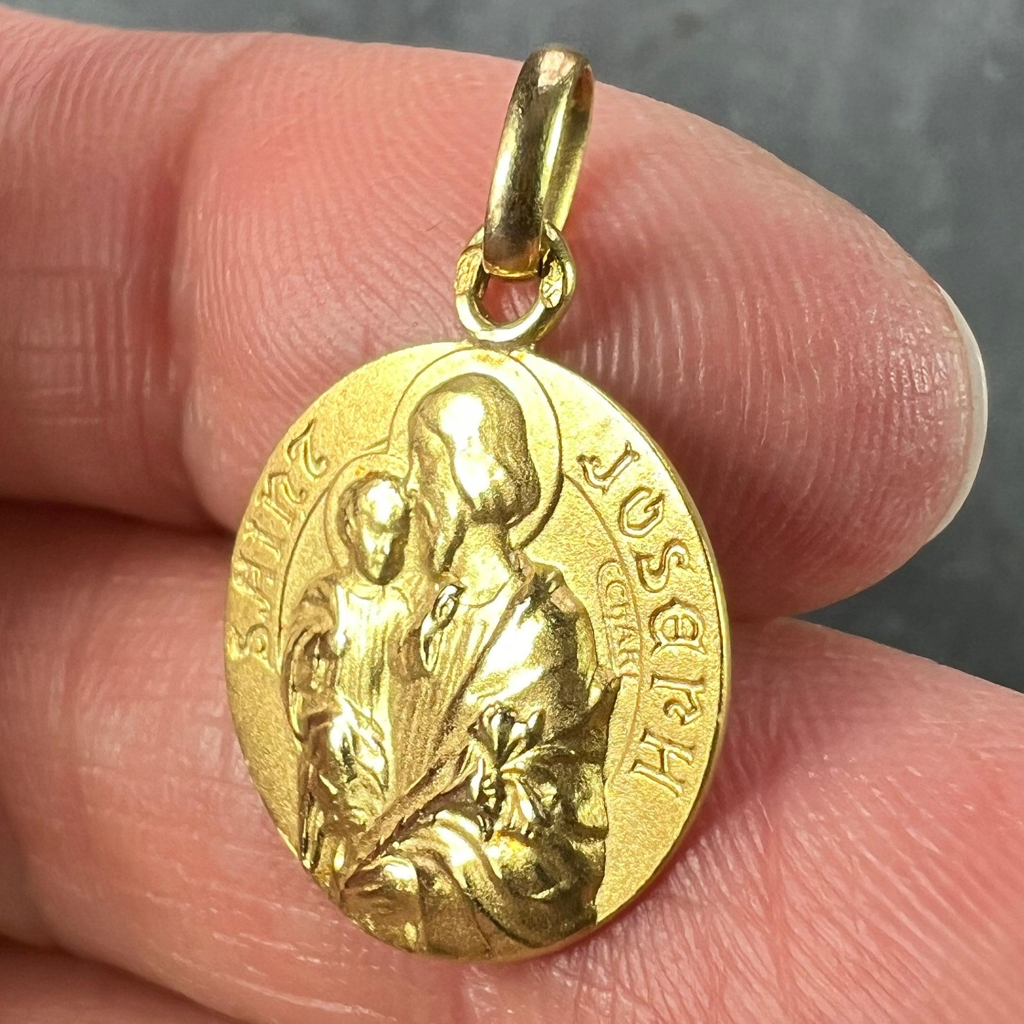French Saint Joseph and Jesus 18K Yellow Gold Medal Pendant For Sale 2