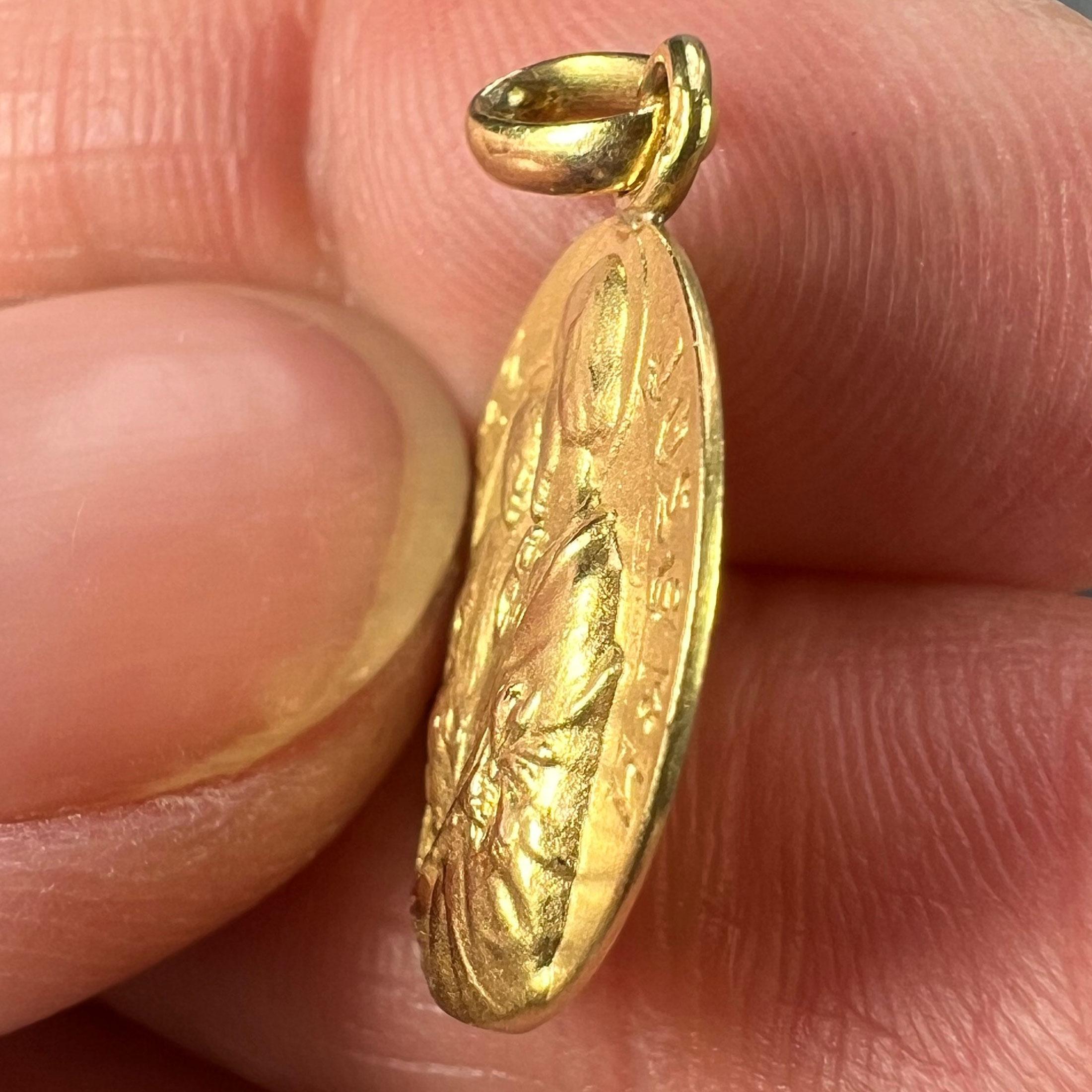 French Saint Joseph and Jesus 18K Yellow Gold Medal Pendant For Sale 3