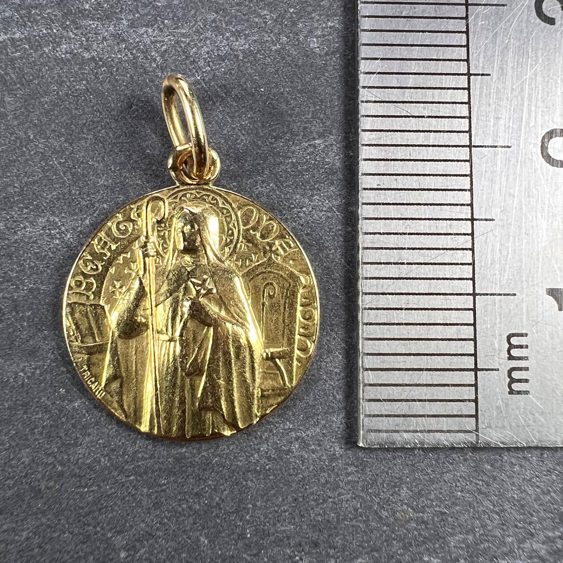 French Saint Oda 18K Yellow Gold Charm Pendant For Sale 1