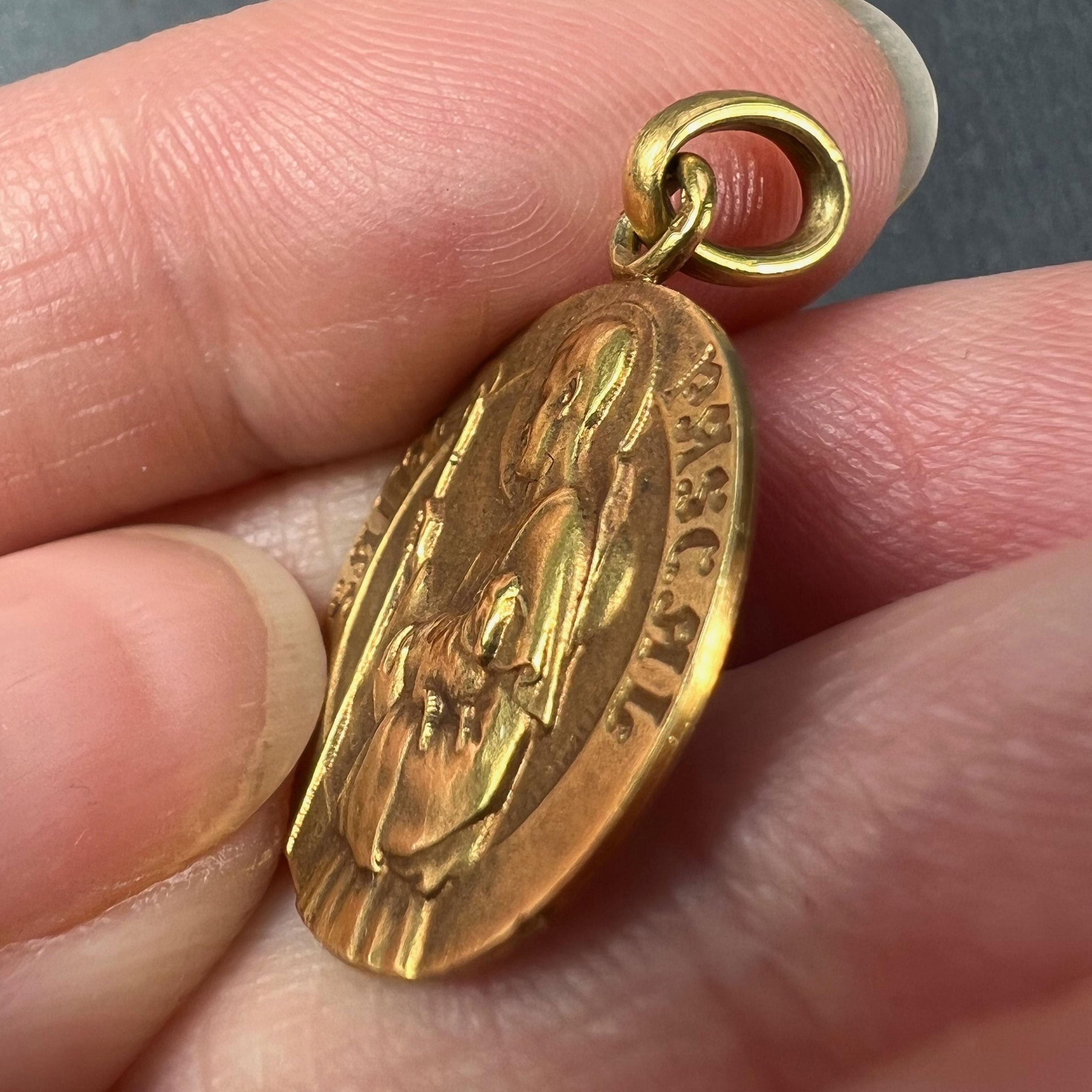 French Saint Pascal 18K Yellow Gold Charm Pendant In Good Condition For Sale In London, GB