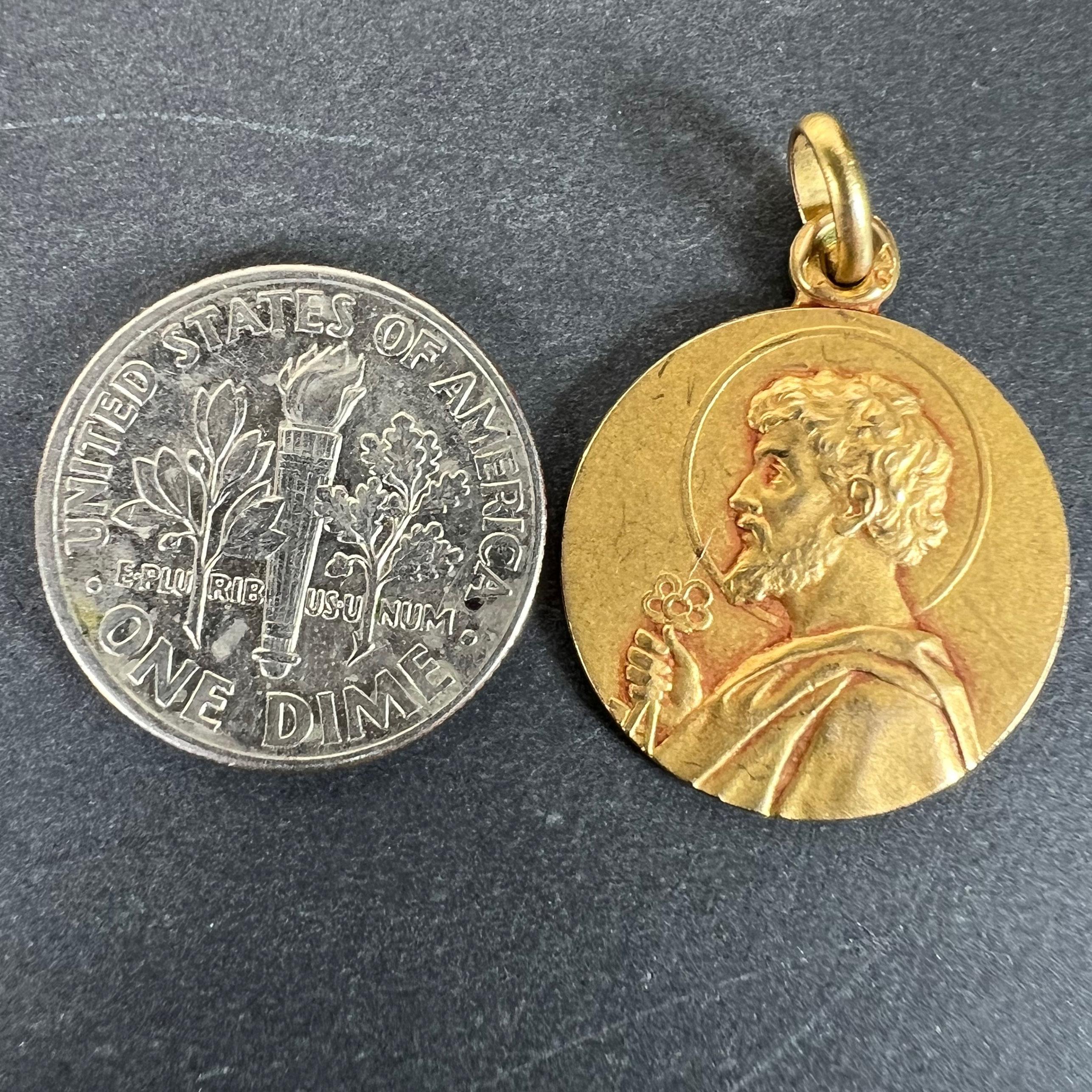 Medaglia francese con ciondolo Charm di San Peters in oro giallo 18 carati in vendita 6
