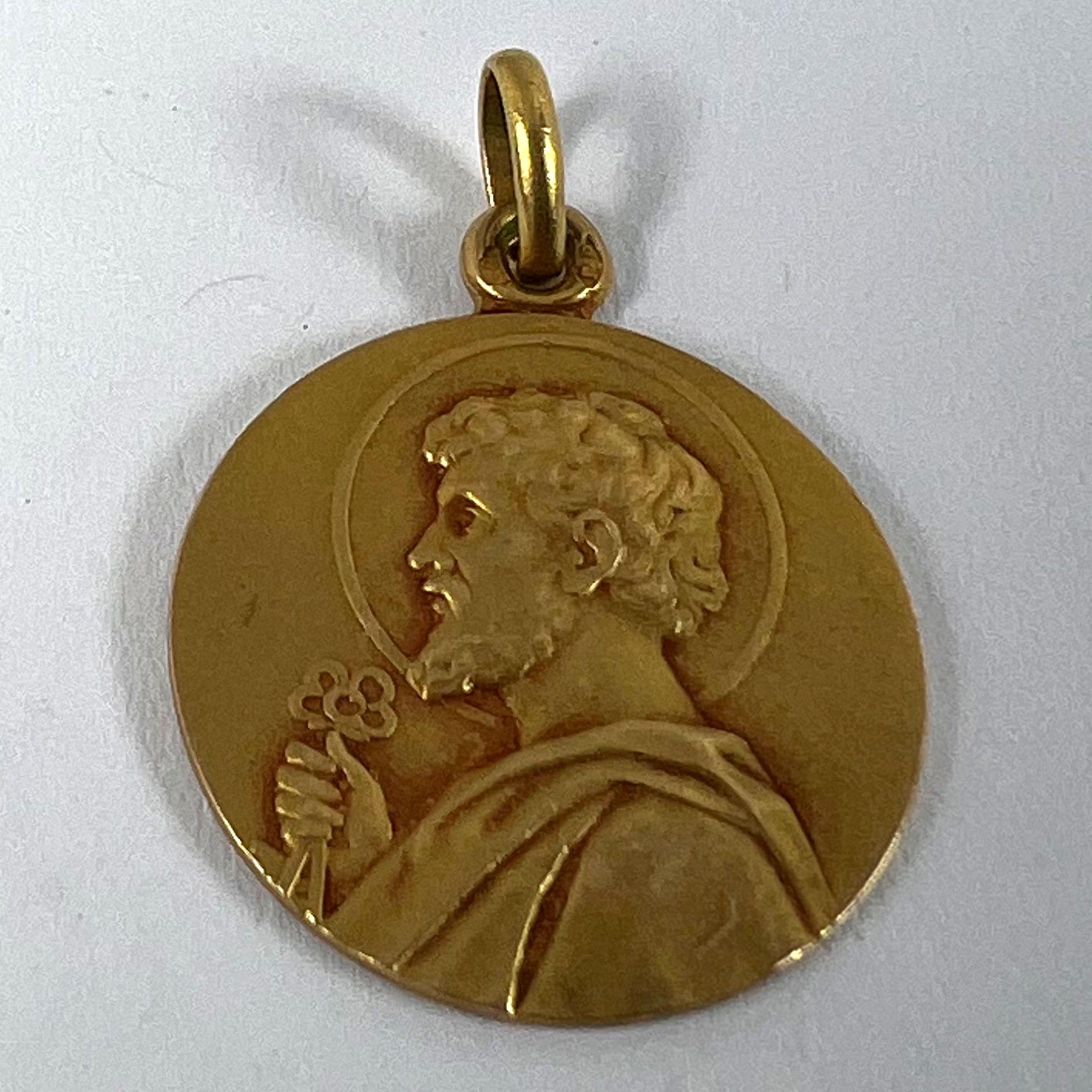 Medaglia francese con ciondolo Charm di San Peters in oro giallo 18 carati in vendita 8