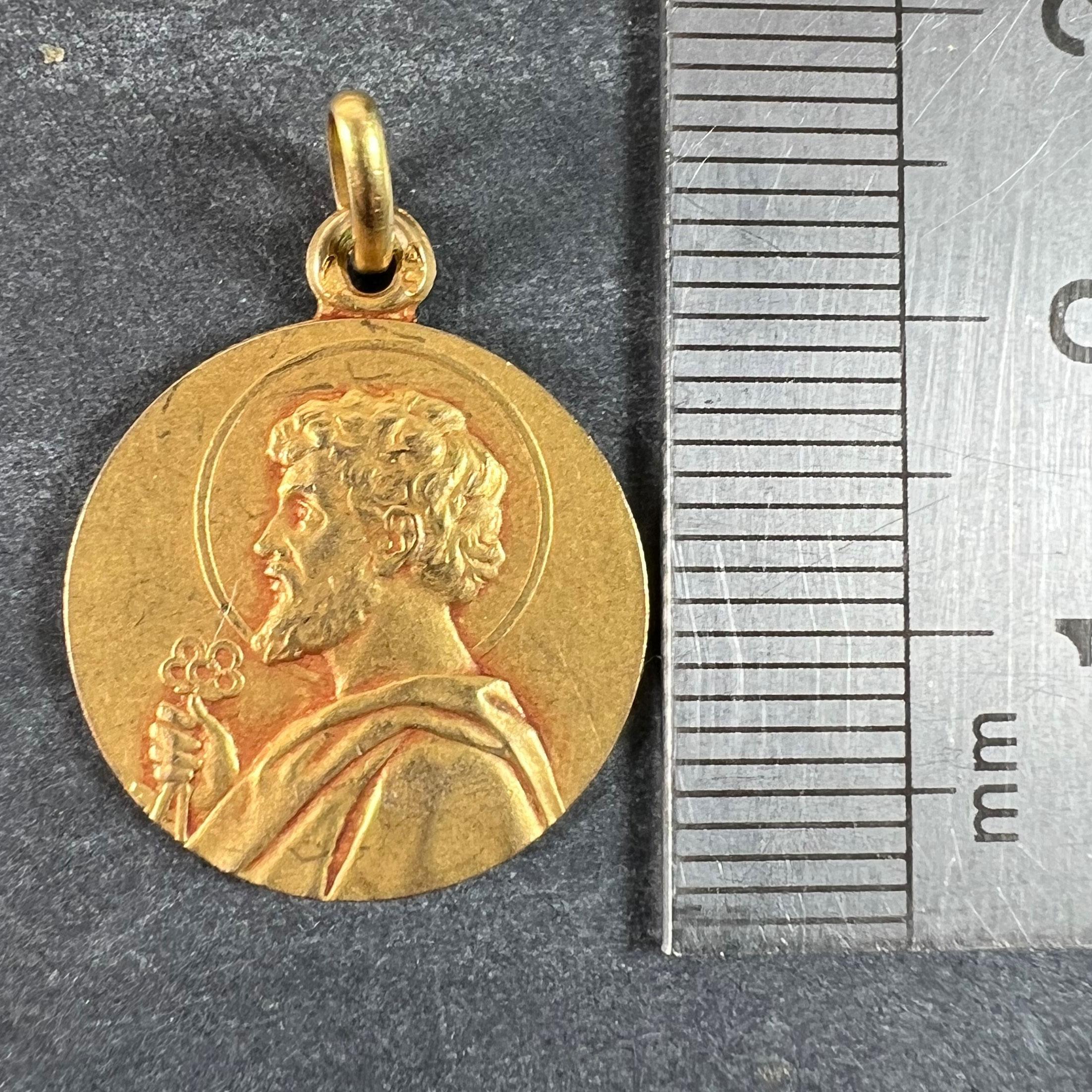 Medaglia francese con ciondolo Charm di San Peters in oro giallo 18 carati in vendita 5