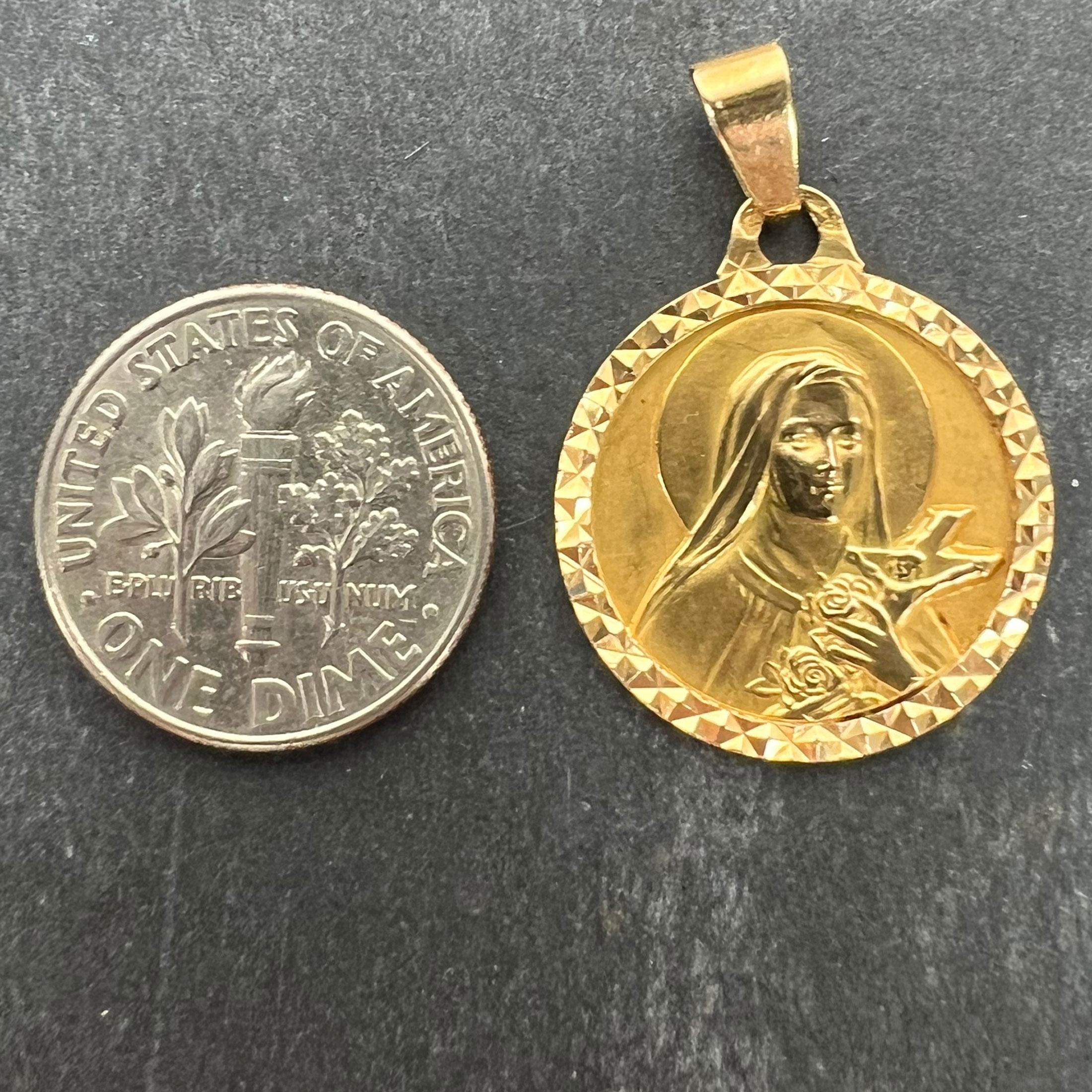 Französischer Saint Therese-Anhänger aus 18 Karat Gelbgold mit Charm-Medaille im Angebot 7