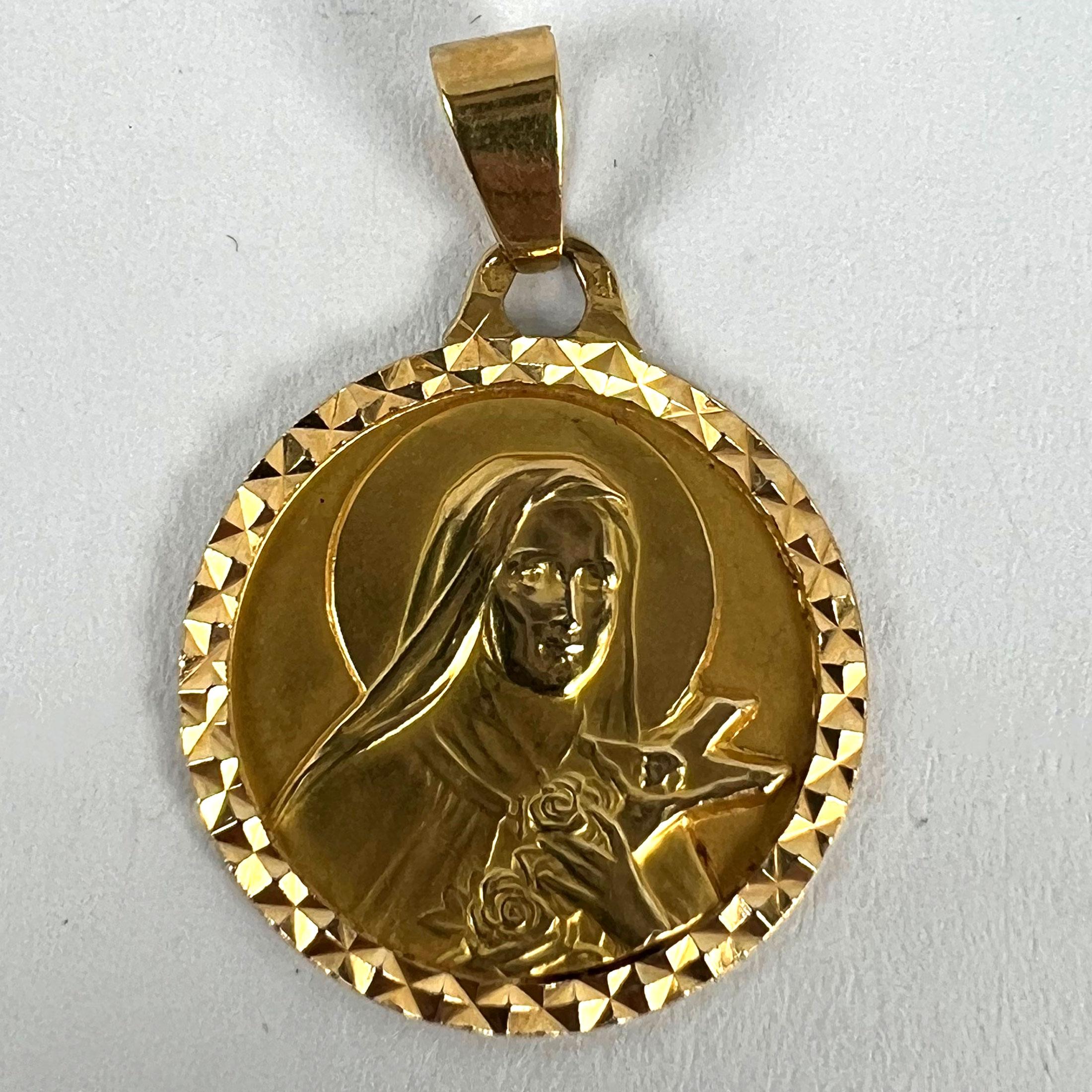 Französischer Saint Therese-Anhänger aus 18 Karat Gelbgold mit Charm-Medaille im Angebot 8