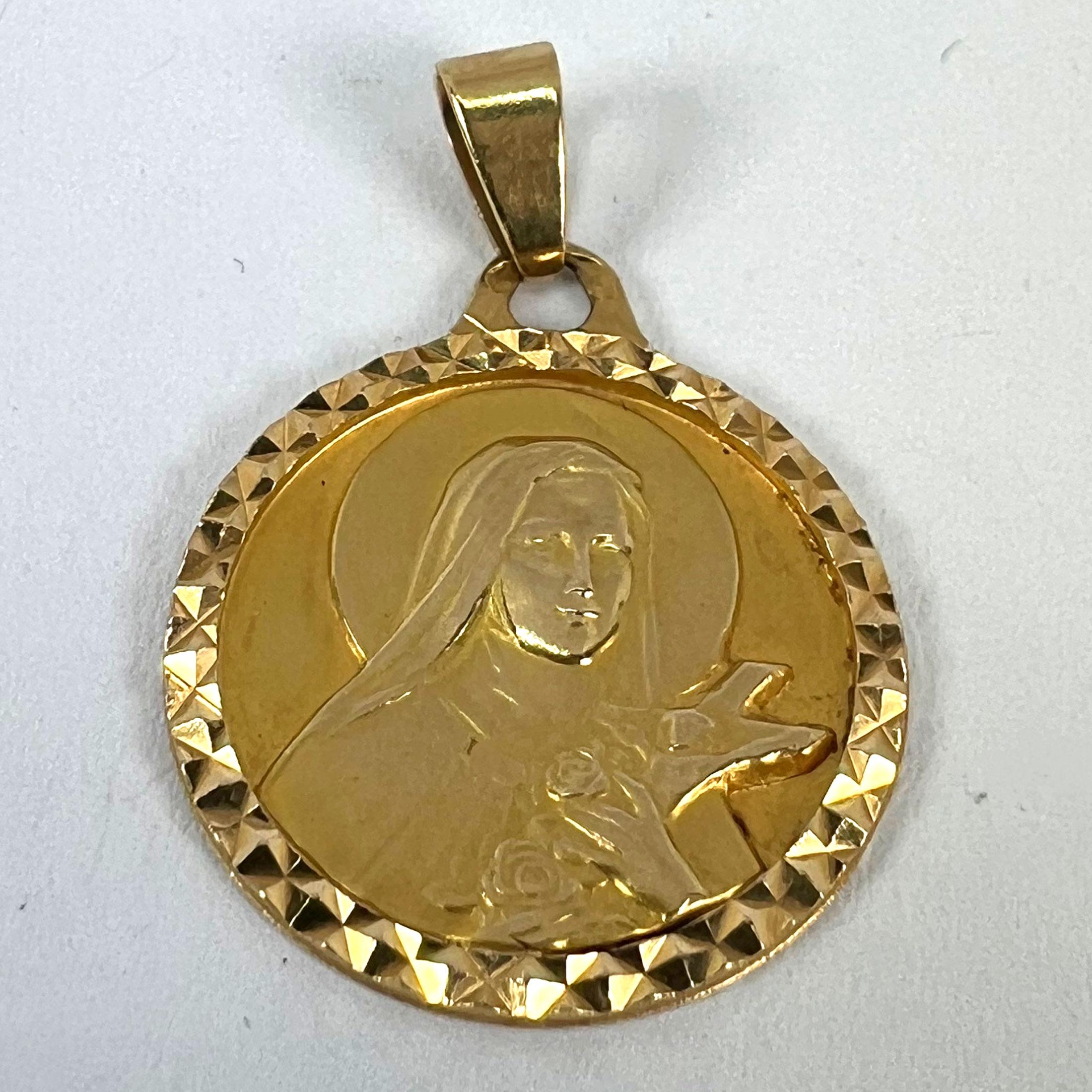 Französischer Saint Therese-Anhänger aus 18 Karat Gelbgold mit Charm-Medaille im Angebot 9