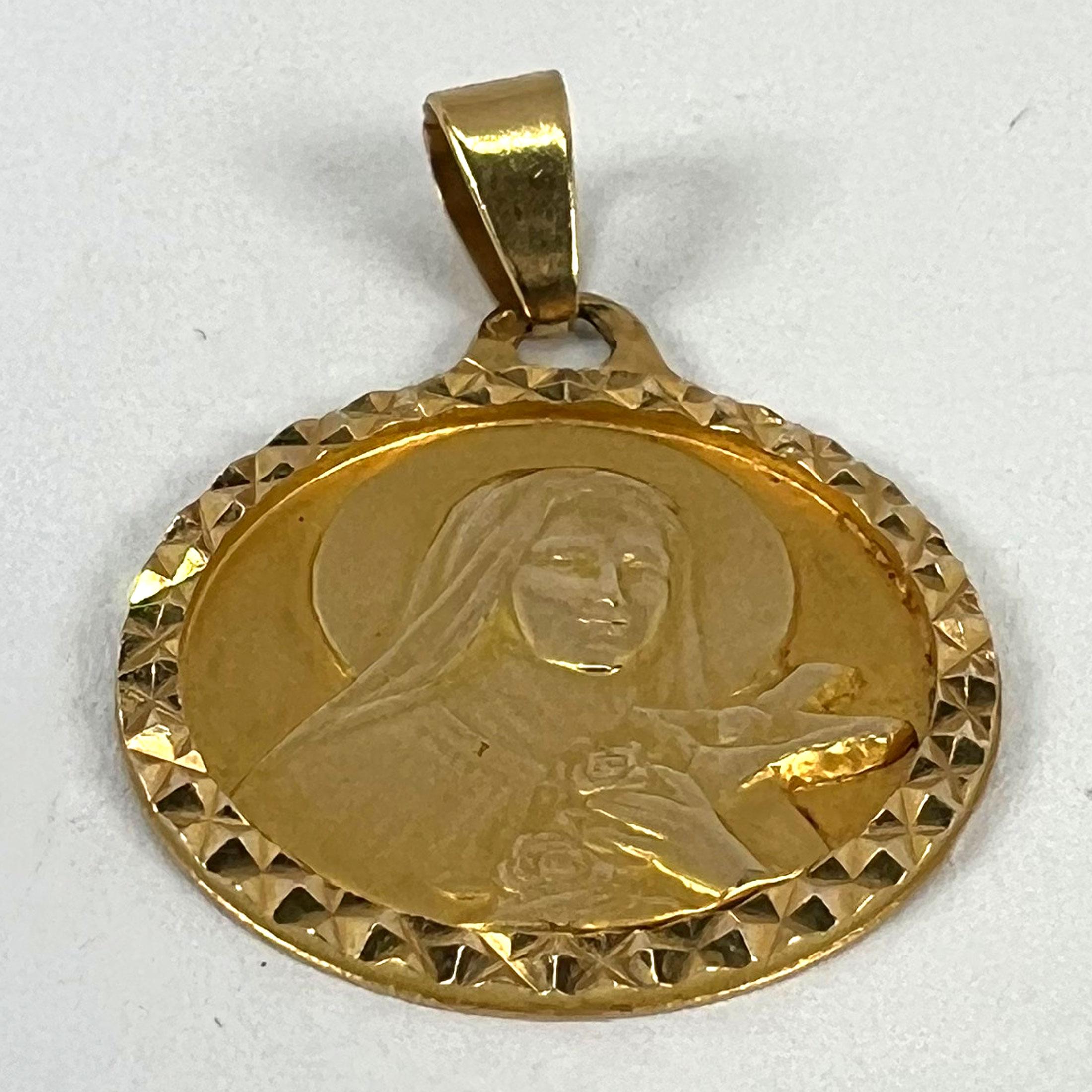 Französischer Saint Therese-Anhänger aus 18 Karat Gelbgold mit Charm-Medaille im Angebot 10