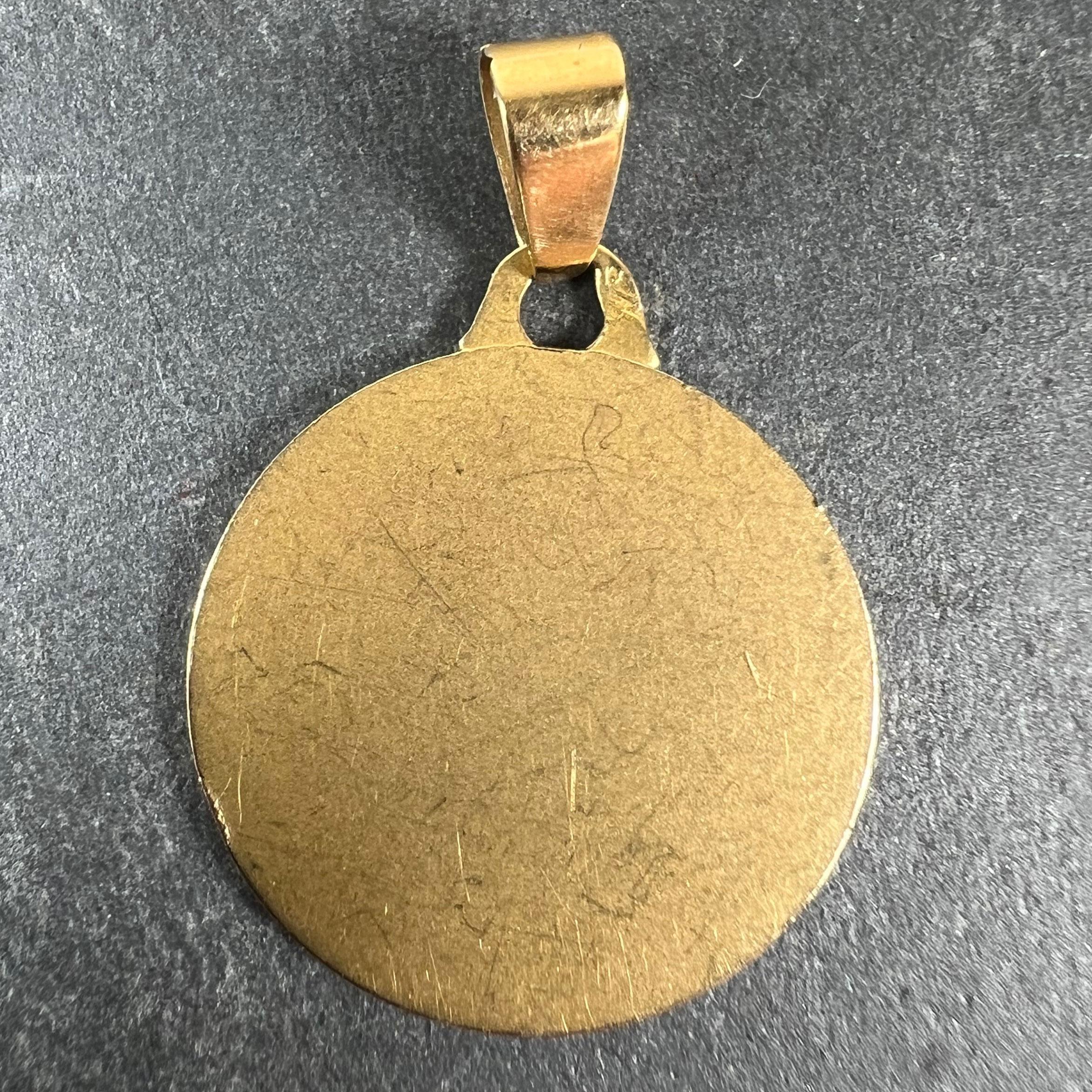 Französischer Saint Therese-Anhänger aus 18 Karat Gelbgold mit Charm-Medaille im Zustand „Gut“ im Angebot in London, GB