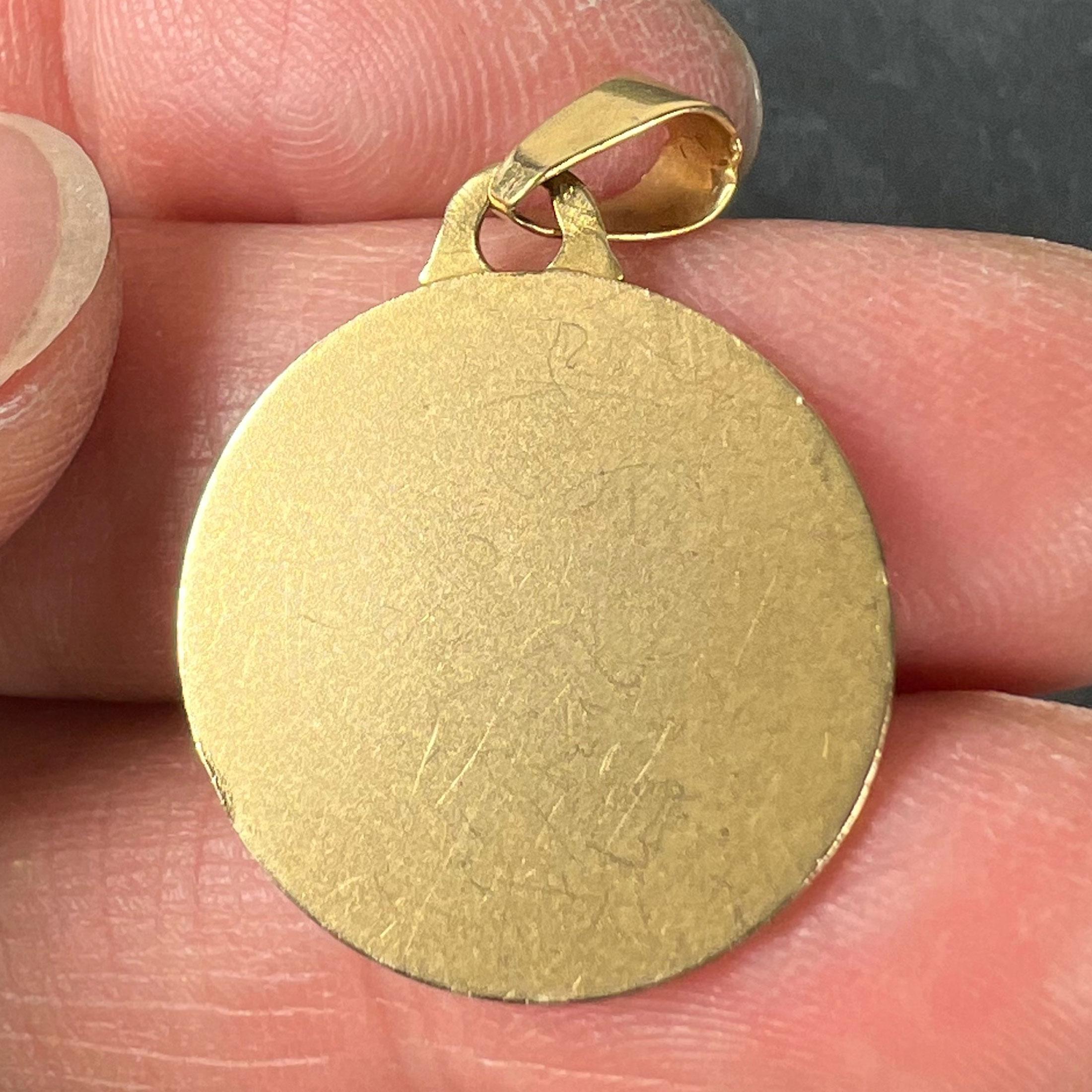 Französischer Saint Therese-Anhänger aus 18 Karat Gelbgold mit Charm-Medaille im Angebot 5