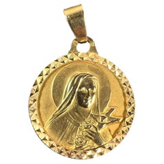 Französischer Saint Therese-Anhänger aus 18 Karat Gelbgold mit Charm-Medaille