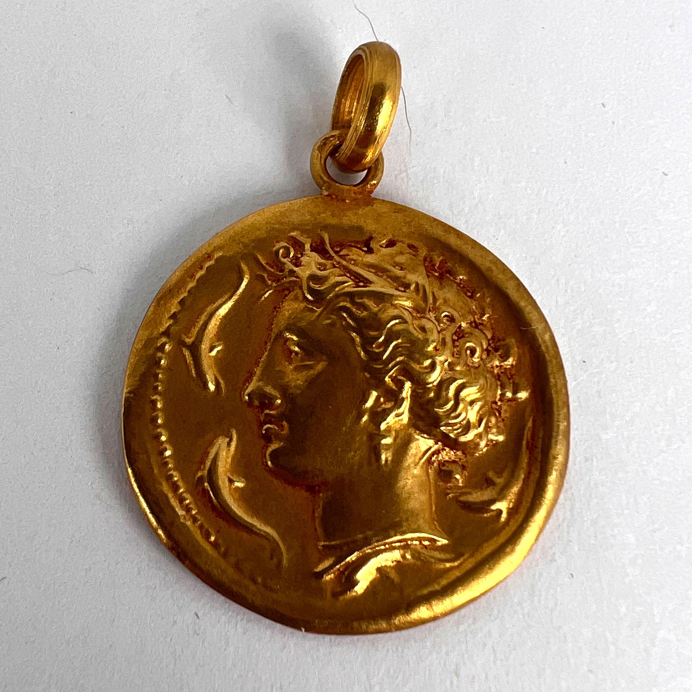 Französische Salacia-Medaille 18 Karat Gelbgold-Anhänger-Medaille mit Amphit, Meeresgöttin und Delphin 8