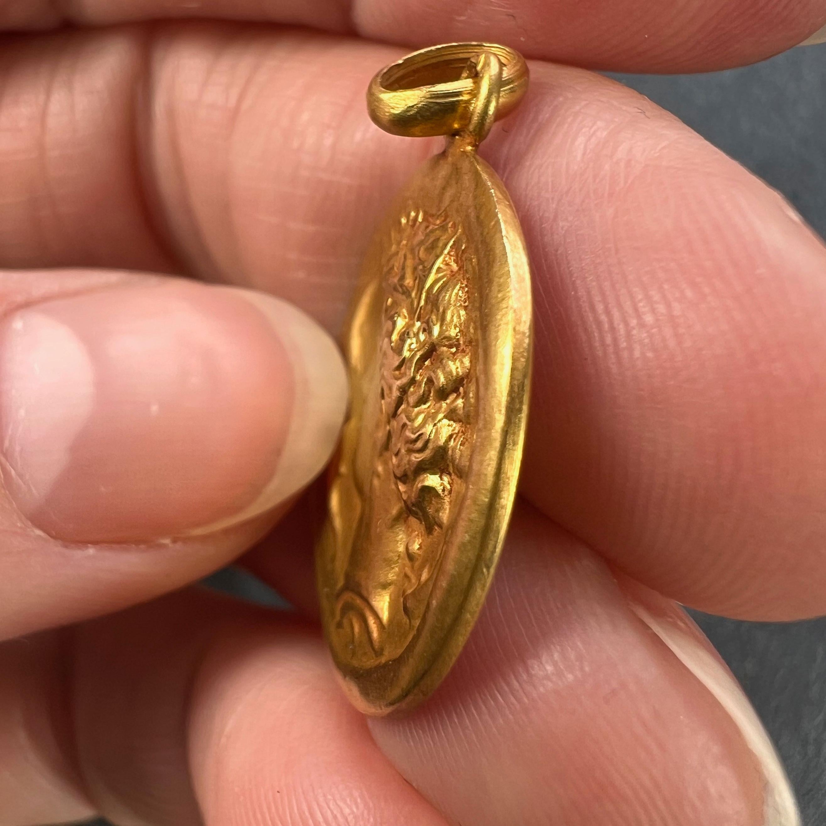 Französische Salacia-Medaille 18 Karat Gelbgold-Anhänger-Medaille mit Amphit, Meeresgöttin und Delphin 4