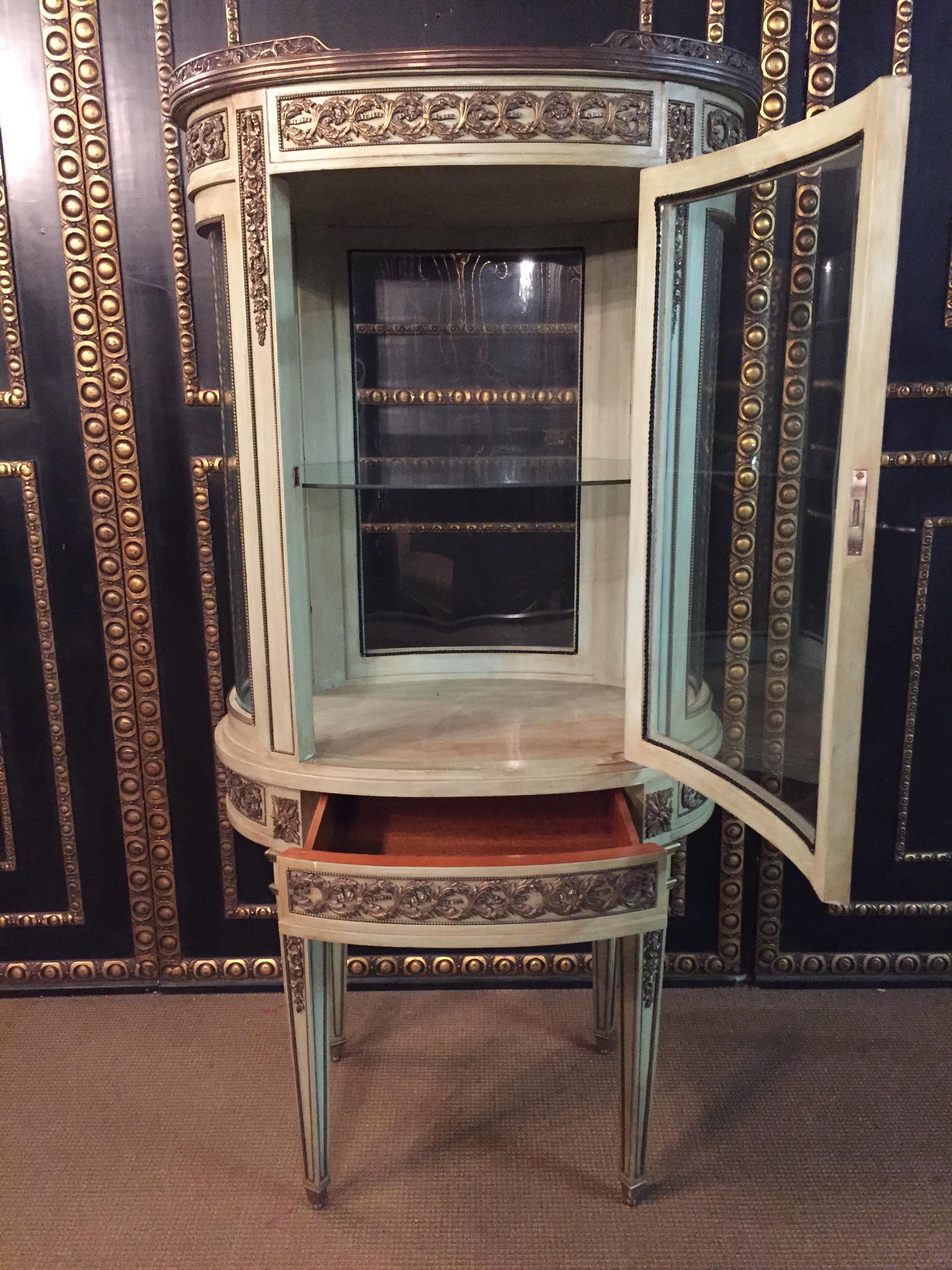 French Salon Vitrine in Antique Louis XVI Classicist Style Hand crafted For Sale 2