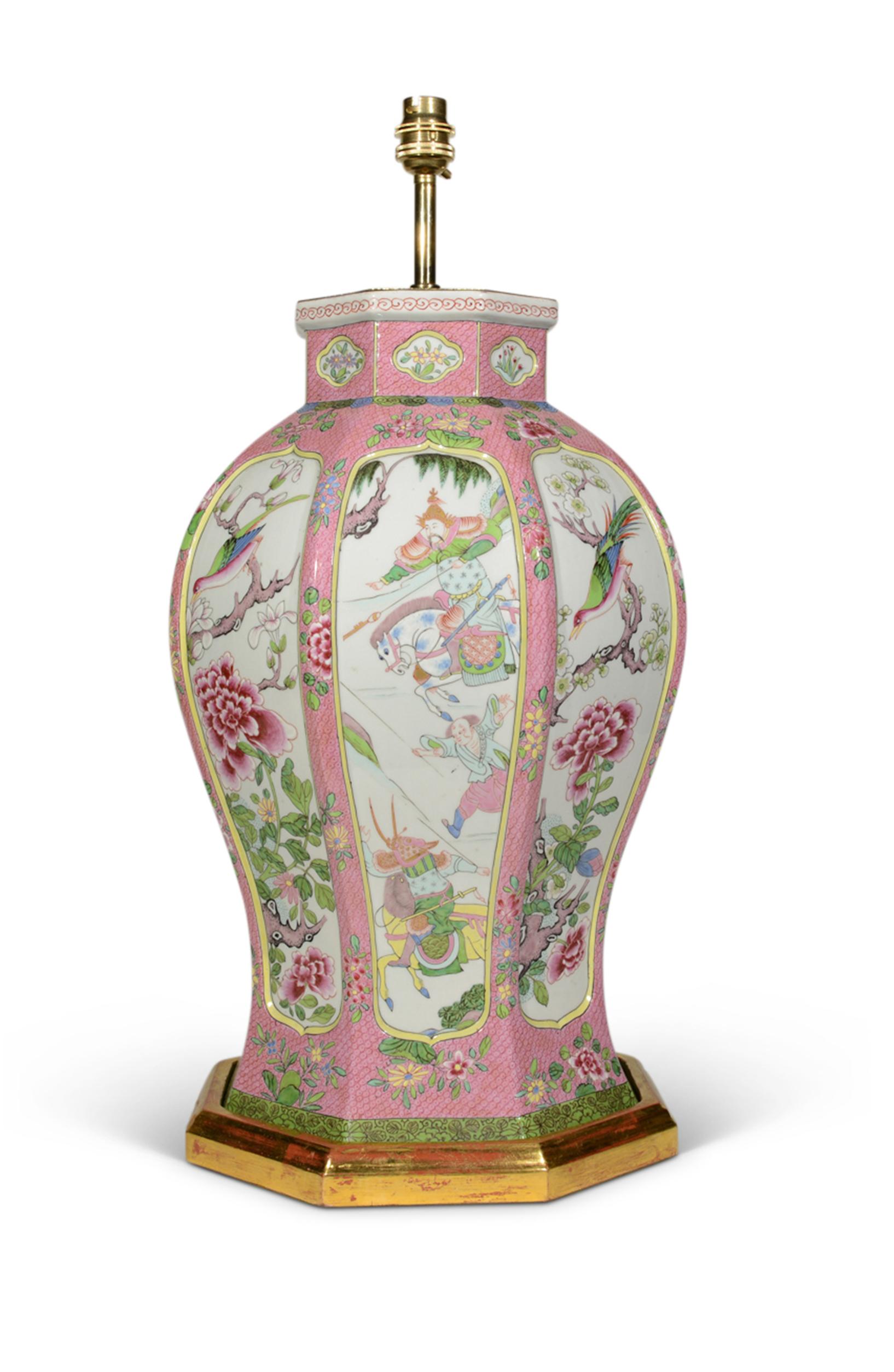 Vernissé Paire de grandes lampes de table à palettes Famille Rose, circa 1900 en vente