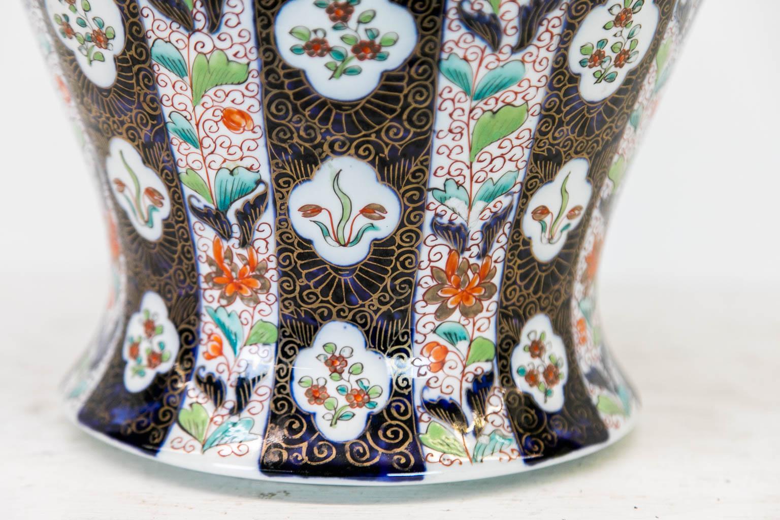 Französische Samson-Vase mit Deckel im Zustand „Gut“ im Angebot in Wilson, NC
