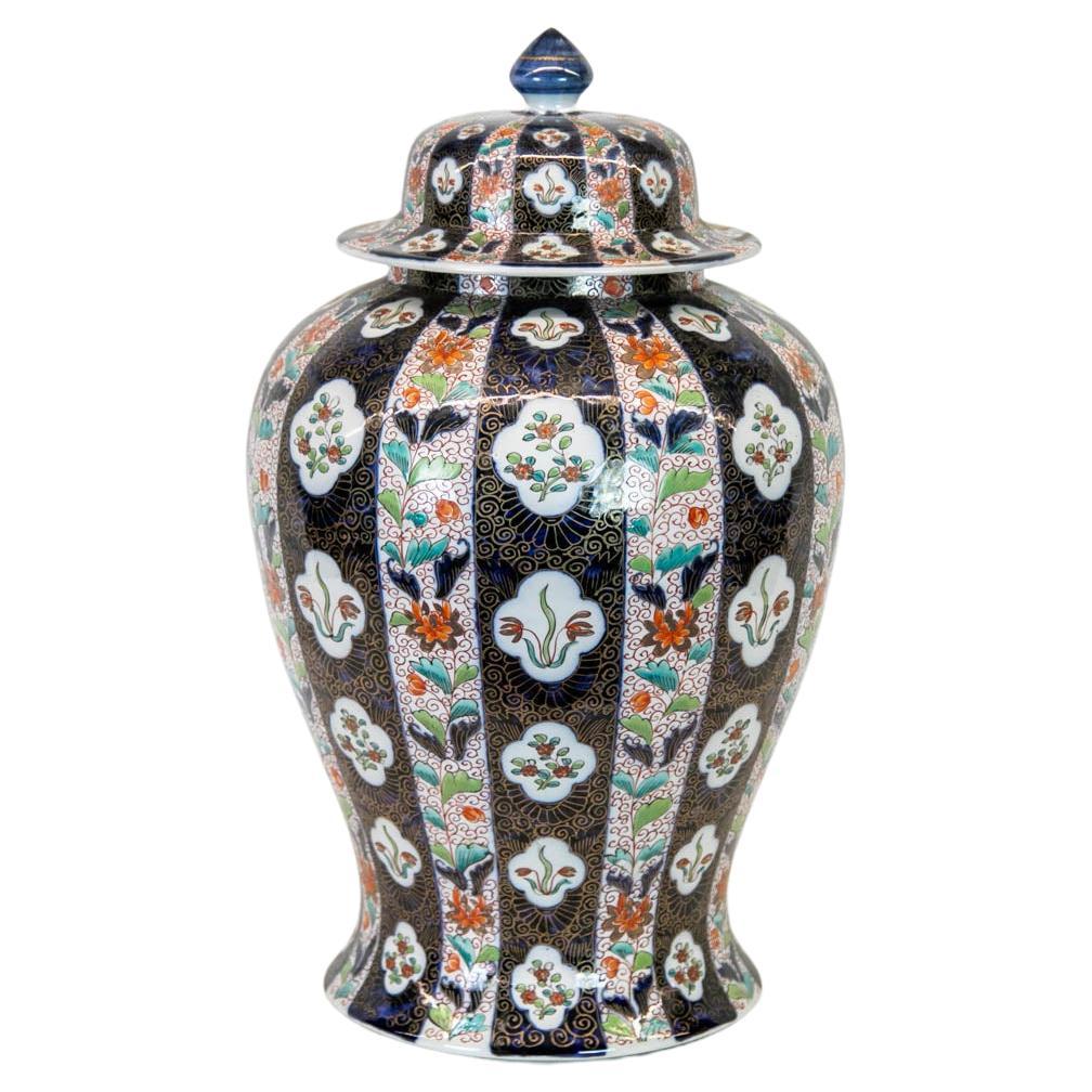 Vaso francese Samson con coperchio in vendita