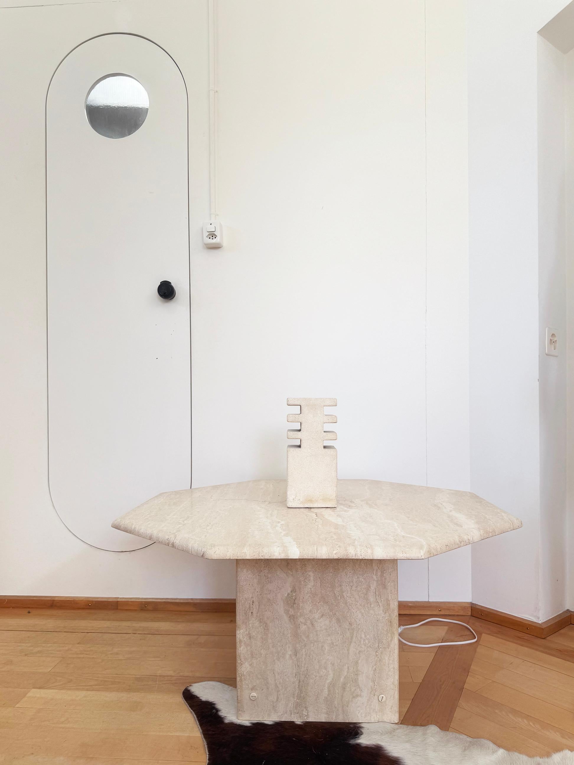 Lámpara de mesa francesa de arenisca tallada a mano FIRMADA Albert Tormos, Saint-Tropez, 1970 Arenisca en venta