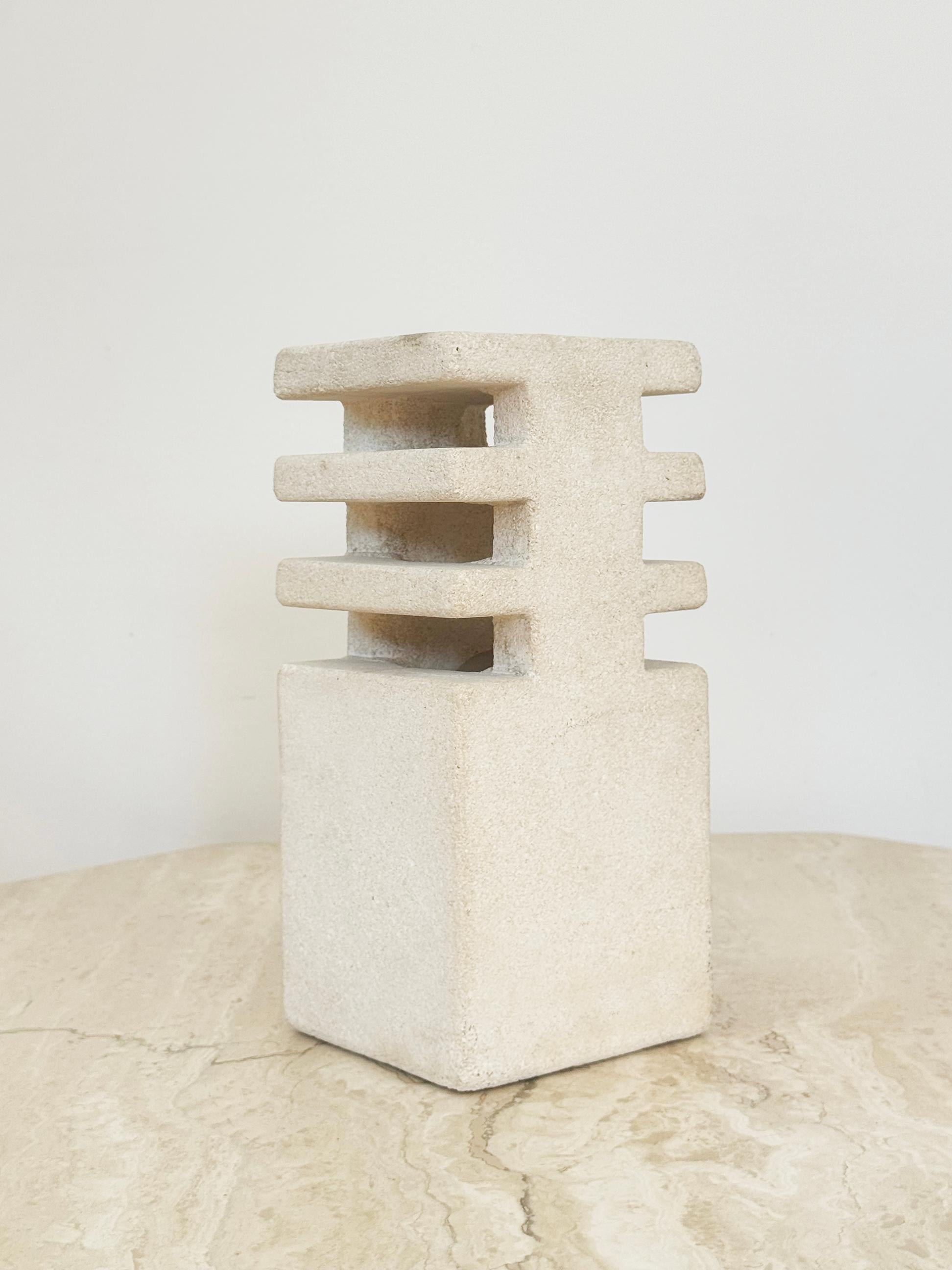 Lámpara de mesa francesa de arenisca tallada a mano FIRMADA Albert Tormos, Saint-Tropez, 1970 en venta 1