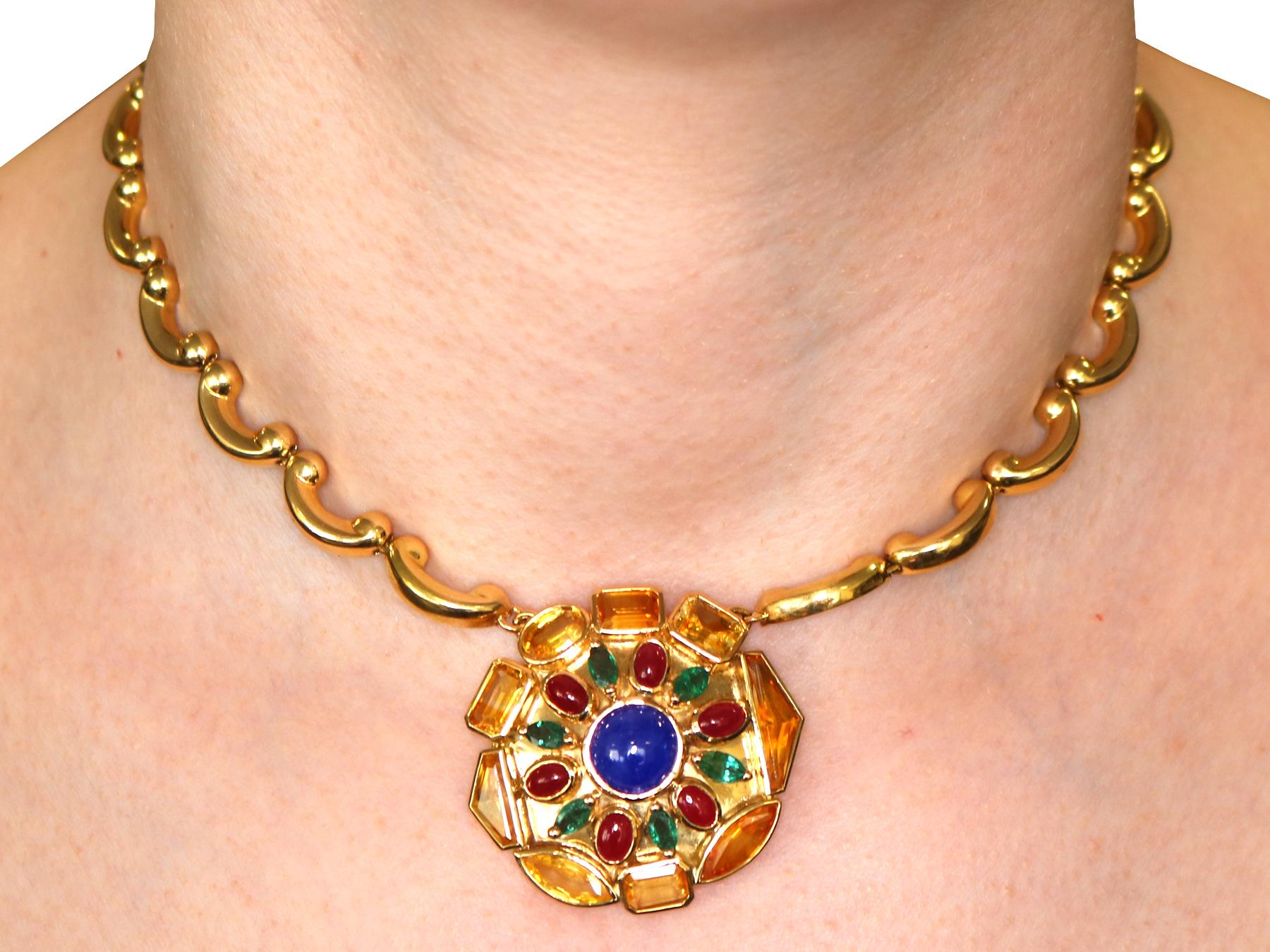 Halskette aus Gelbgold mit Saphiren und Smaragden, Rubinen und Edelsteinen im Angebot 2