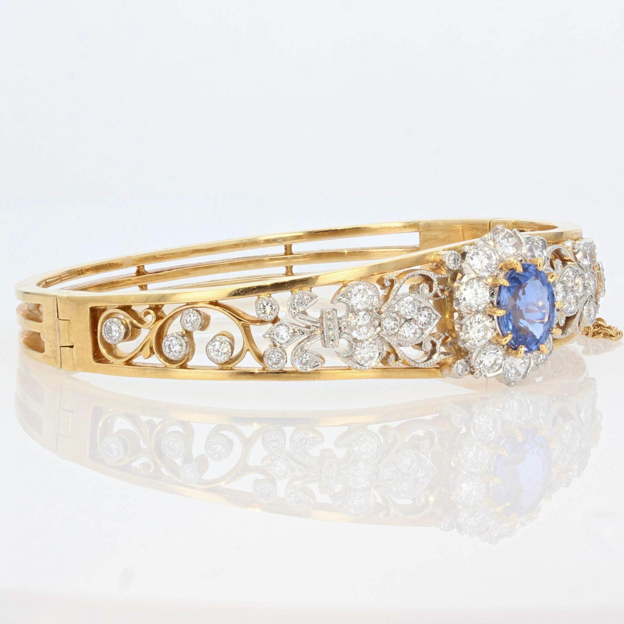 Oval Cut French Sapphire Diamond 18 Karat Yellow Gold Opening Bangle Bracelet 