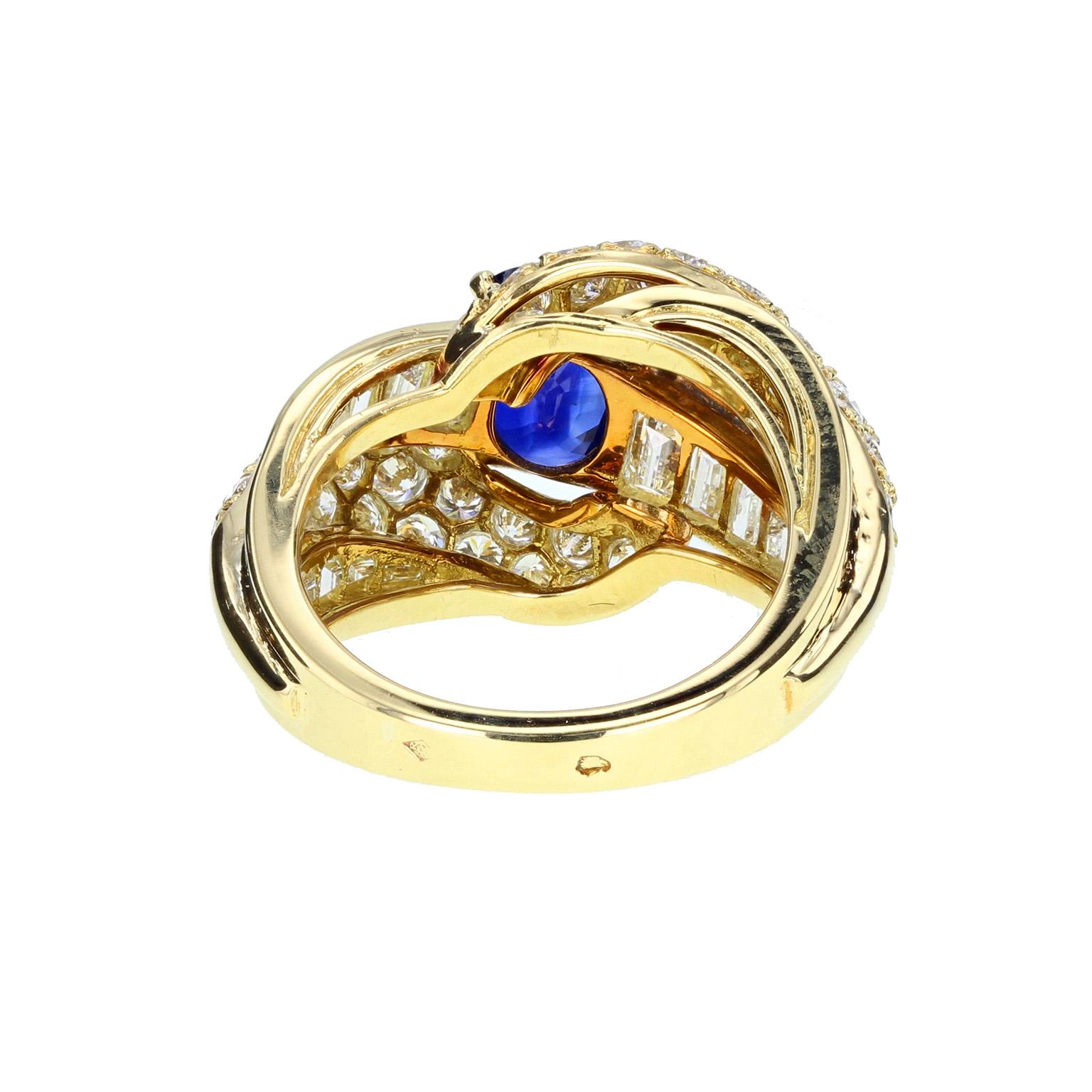 Women's or Men's French Sapphire Diamond Retro Vintage 18 Carat Gold Cocktail Ring For Sale
